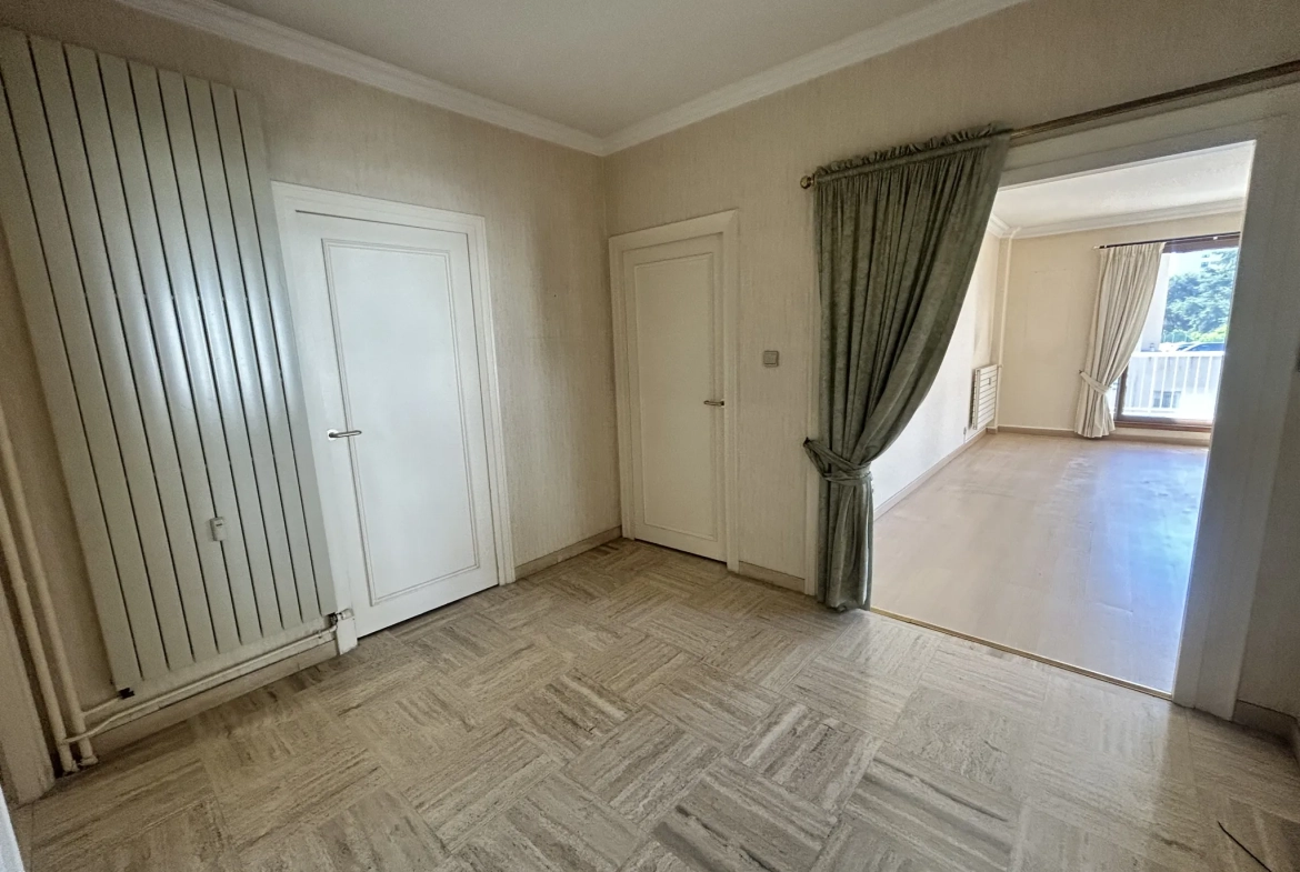 Appartement F6 de 151,37 m² avec 4 chambres et deux terrasses à Saint-Étienne 
