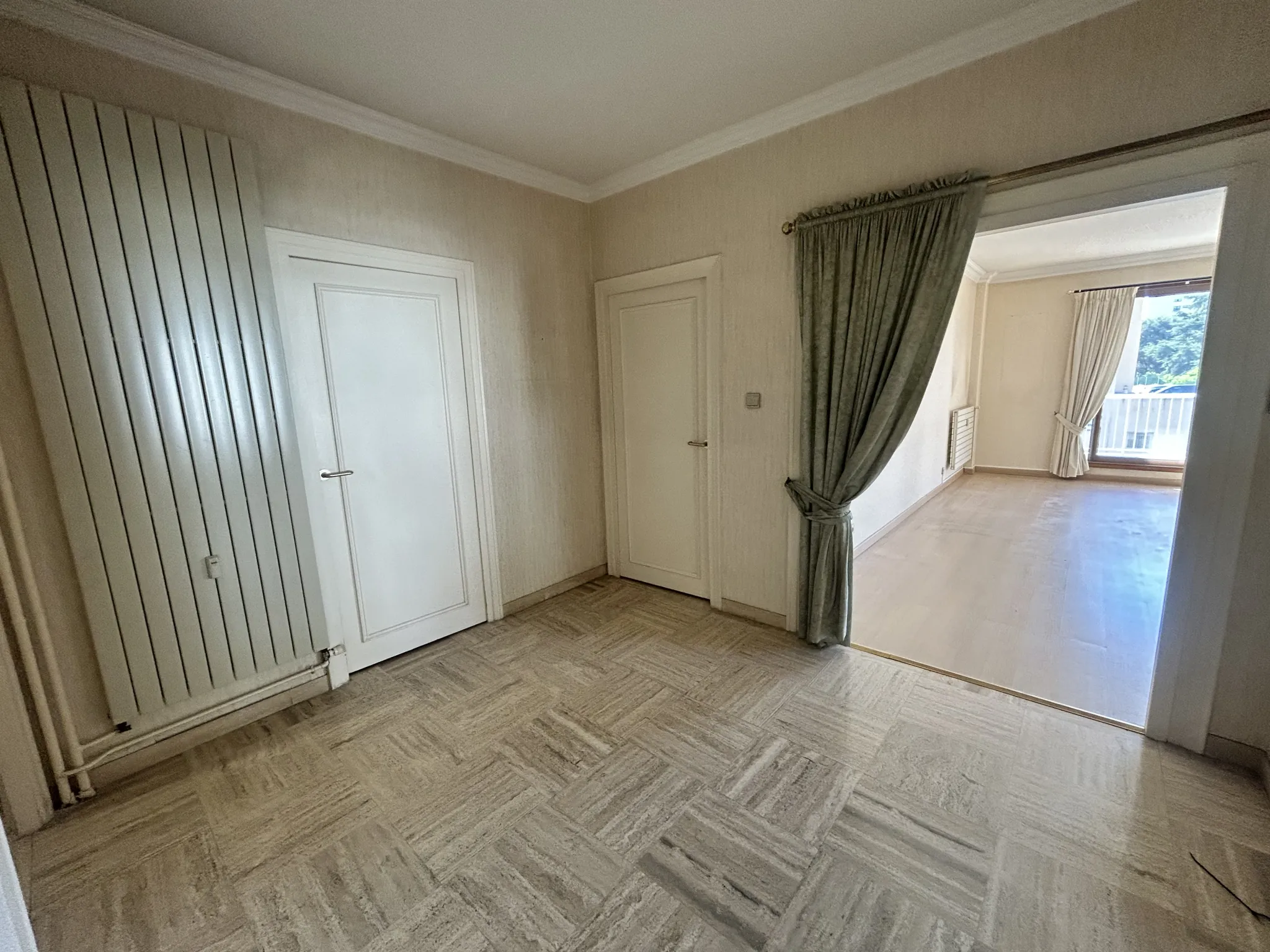 Appartement F6 de 151,37 m² avec 4 chambres et deux terrasses à Saint-Étienne 