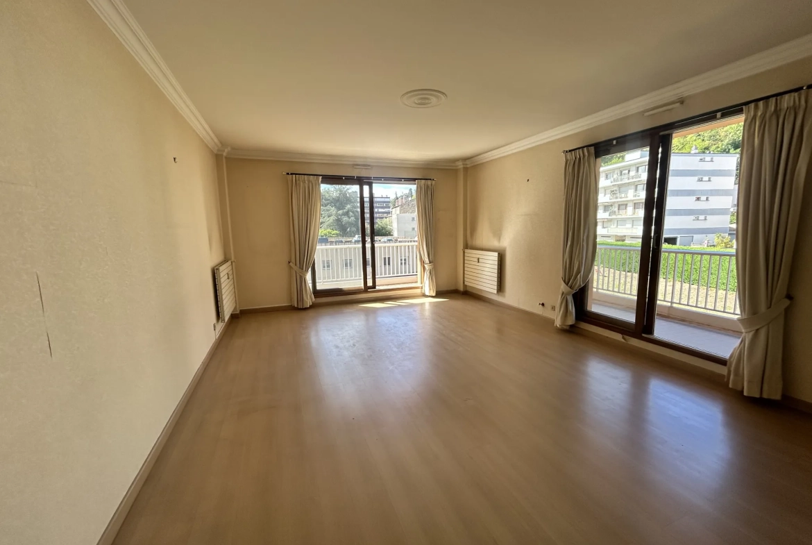 Appartement F6 de 151,37 m² avec 4 chambres et deux terrasses à Saint-Étienne 