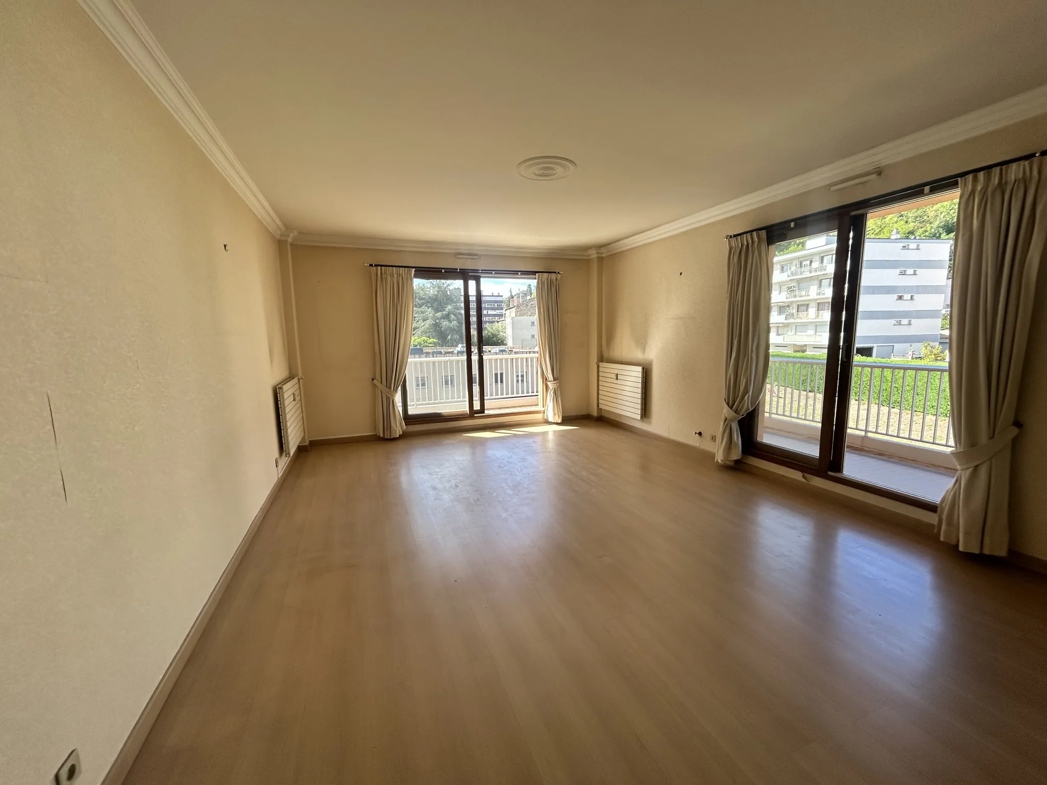 Appartement F6 de 151,37 m² avec 4 chambres et deux terrasses à Saint-Étienne 
