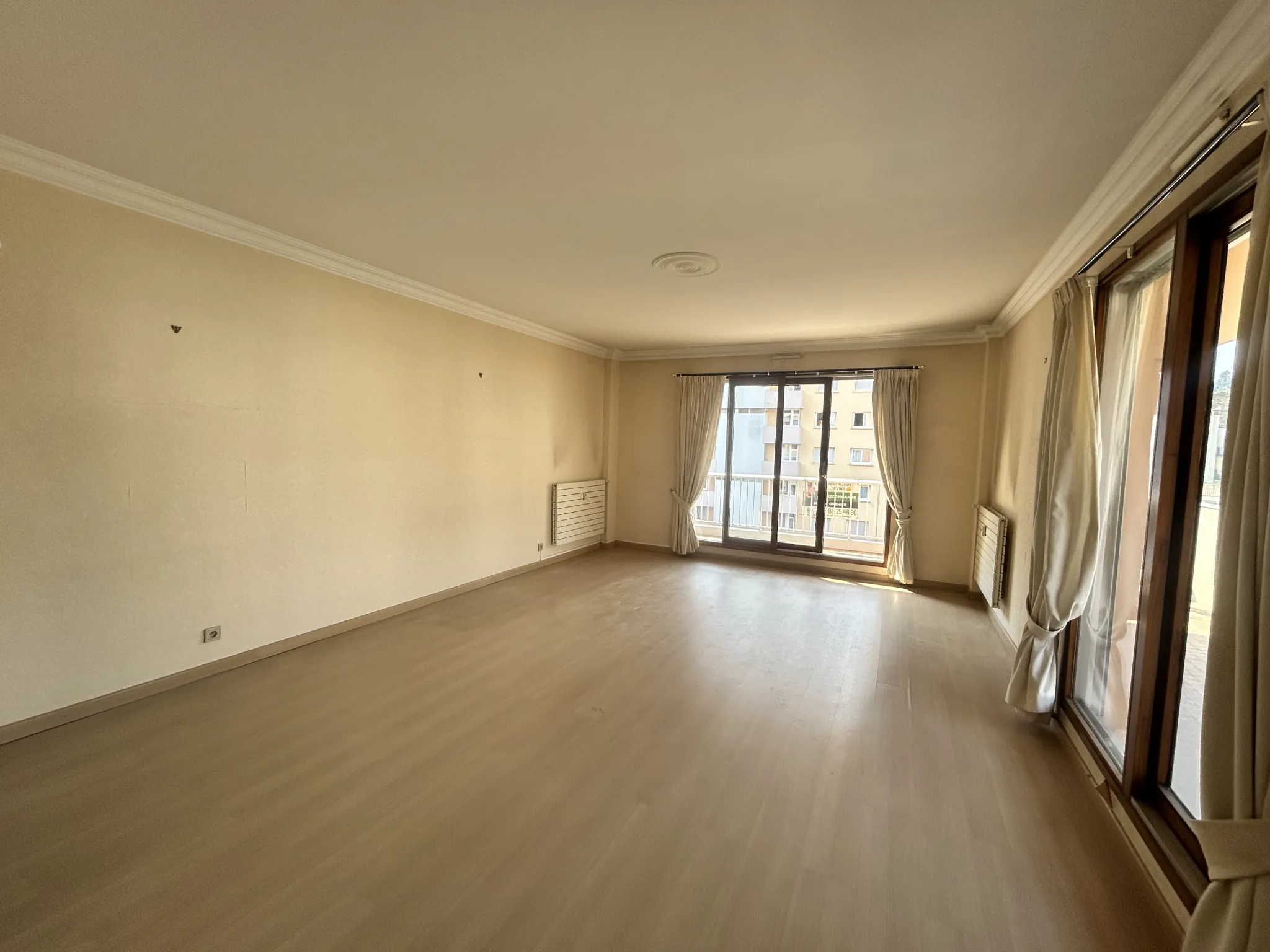 Appartement F6 de 151,37 m² avec 4 chambres et deux terrasses à Saint-Étienne 