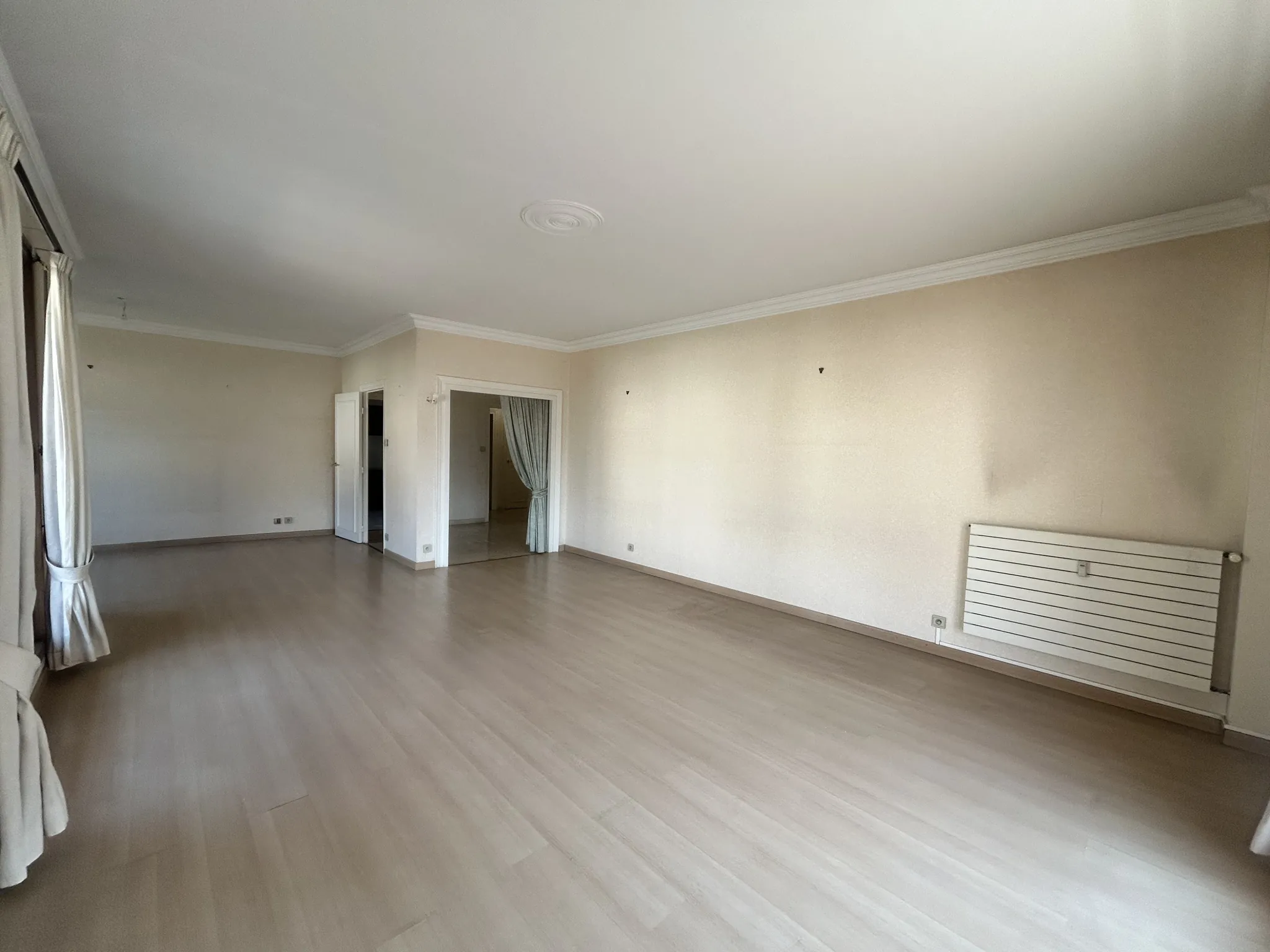 Appartement F6 de 151,37 m² avec 4 chambres et deux terrasses à Saint-Étienne 