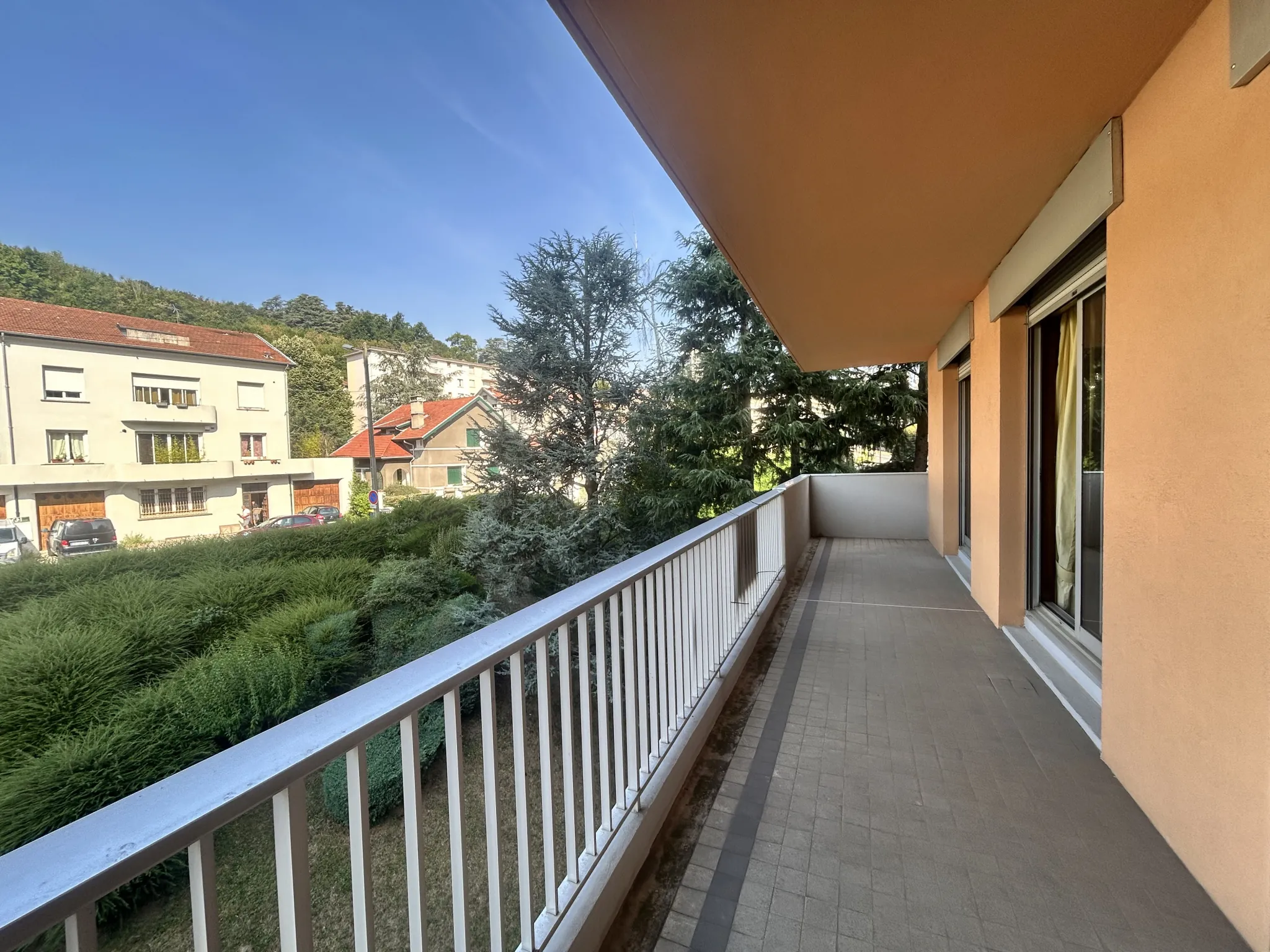Appartement F6 de 151,37 m² avec 4 chambres et deux terrasses à Saint-Étienne 