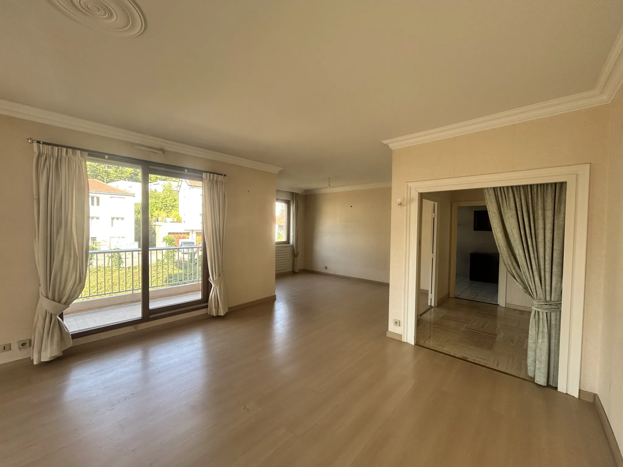 Appartement F6 de 151,37 m² avec 4 chambres et deux terrasses à Saint-Étienne 