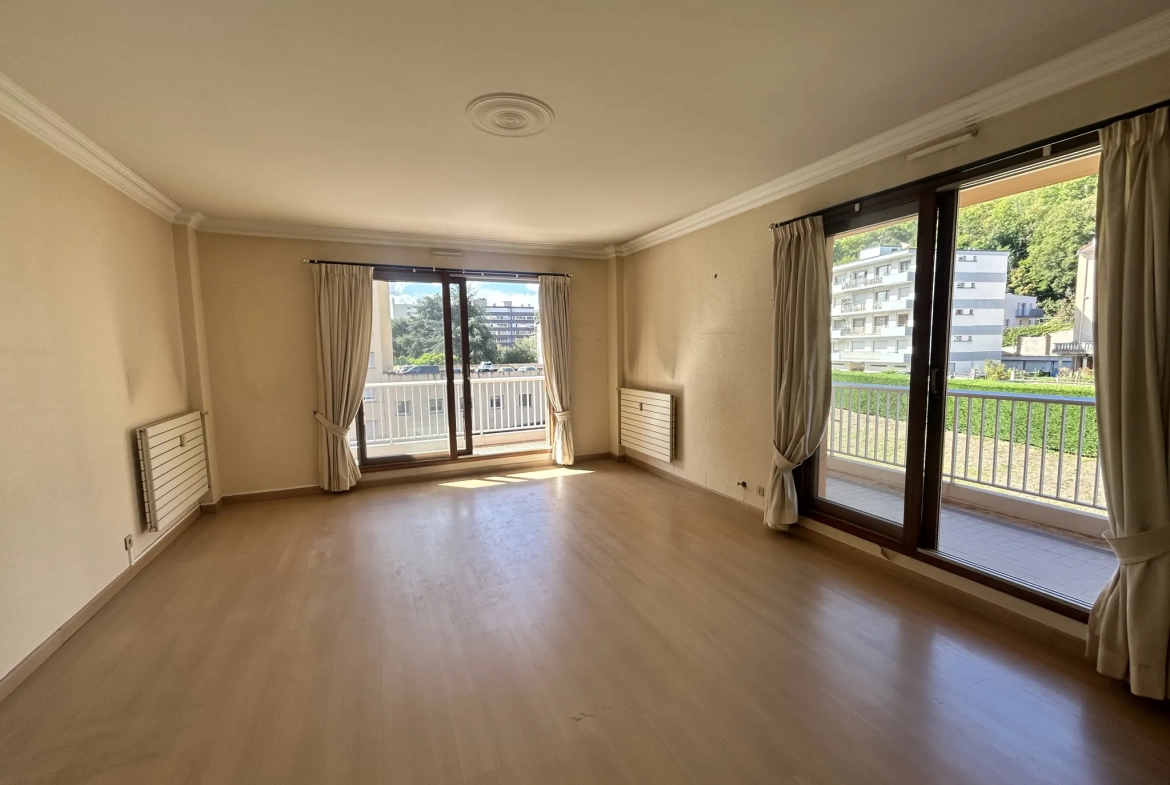Appartement F6 de 151,37 m² avec 4 chambres et deux terrasses à Saint-Étienne 
