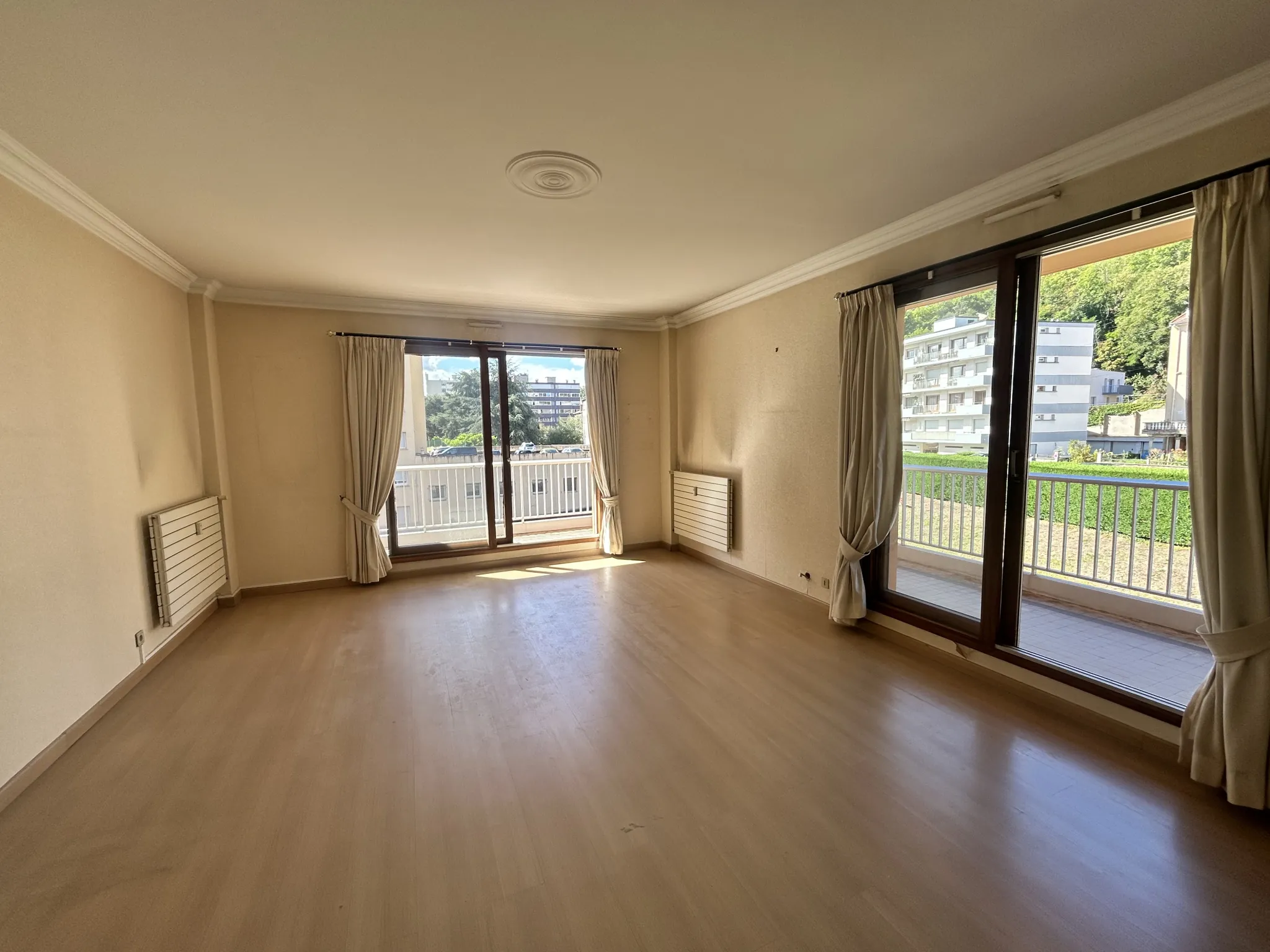 Appartement F6 de 151,37 m² avec 4 chambres et deux terrasses à Saint-Étienne 