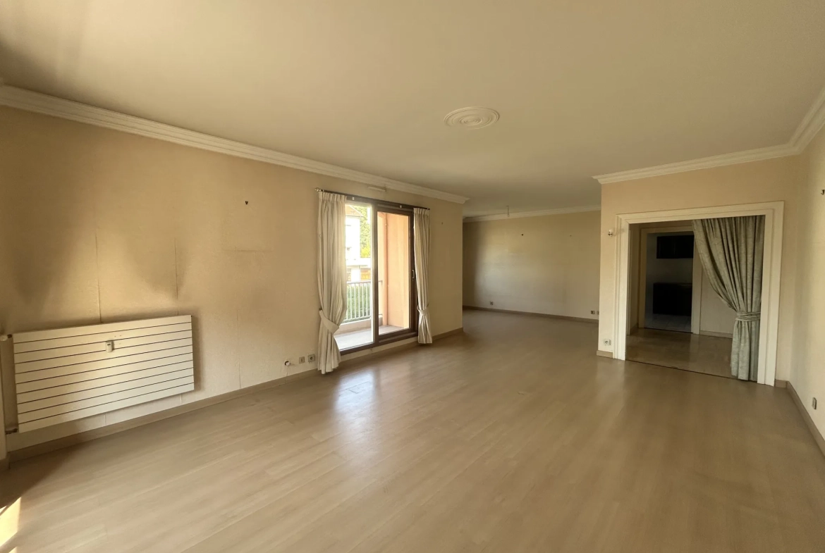 Appartement F6 de 151,37 m² avec 4 chambres et deux terrasses à Saint-Étienne 
