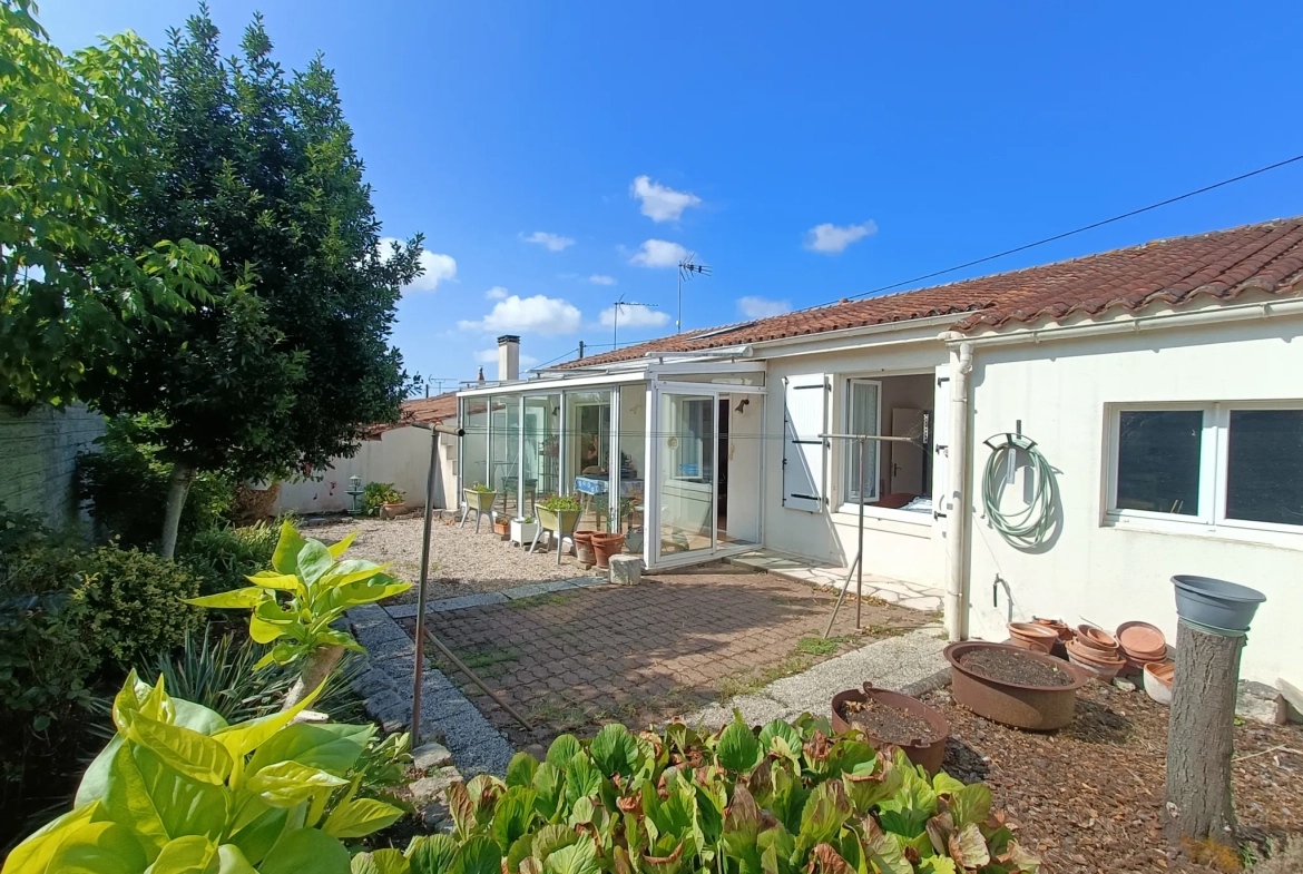 Maison à vendre à La Rochelle – 77 m² avec garage et jardin dans le quartier de Saint Éloi 