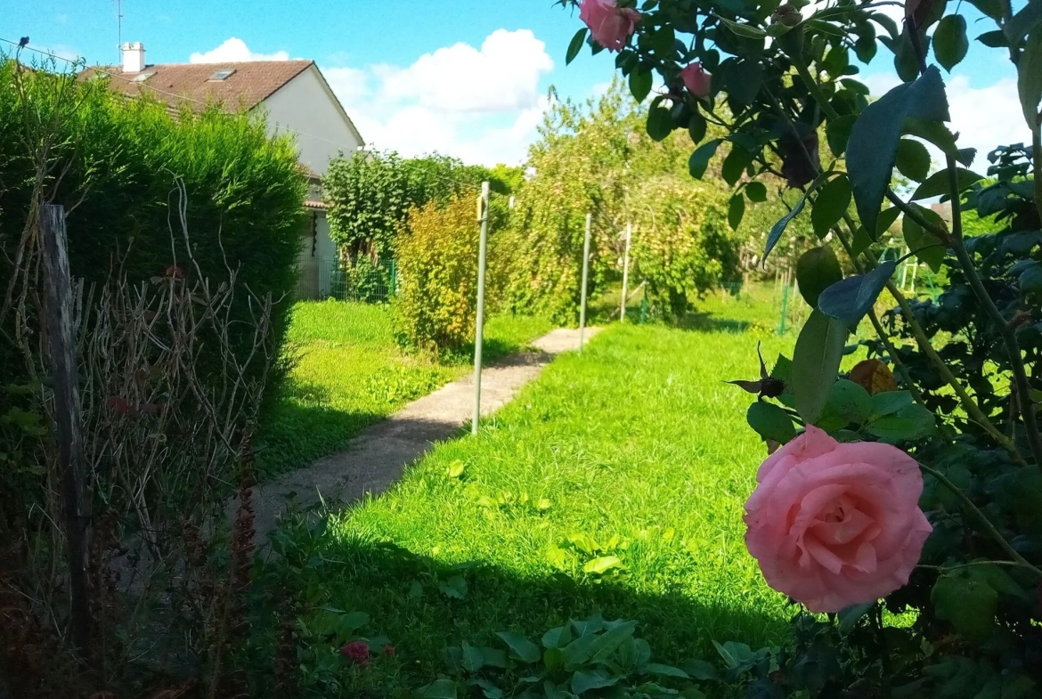 Maison à Coulanges-les-Nevers de 71 m² avec jardin et garage 