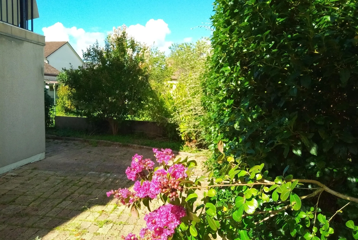 Maison à Coulanges-les-Nevers de 71 m² avec jardin et garage 