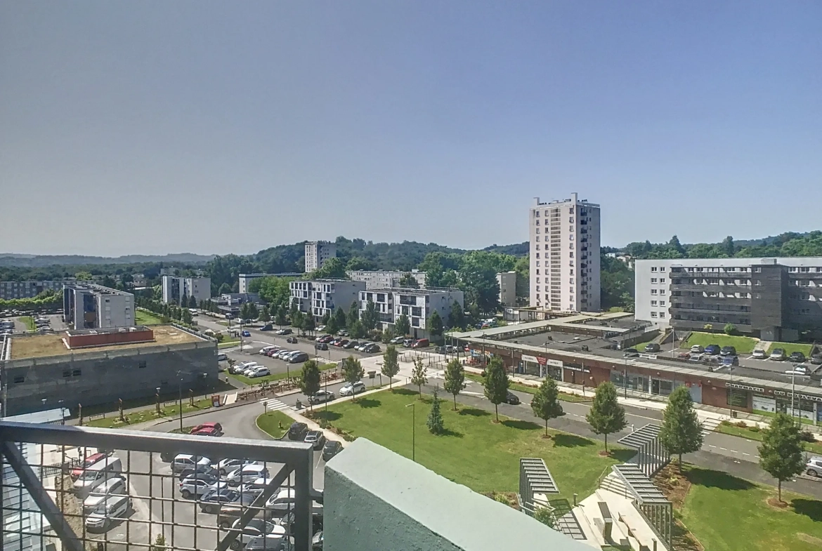Appartement T5 lumineux avec vue Pyrénées à Mourenx – Charme et proximité 