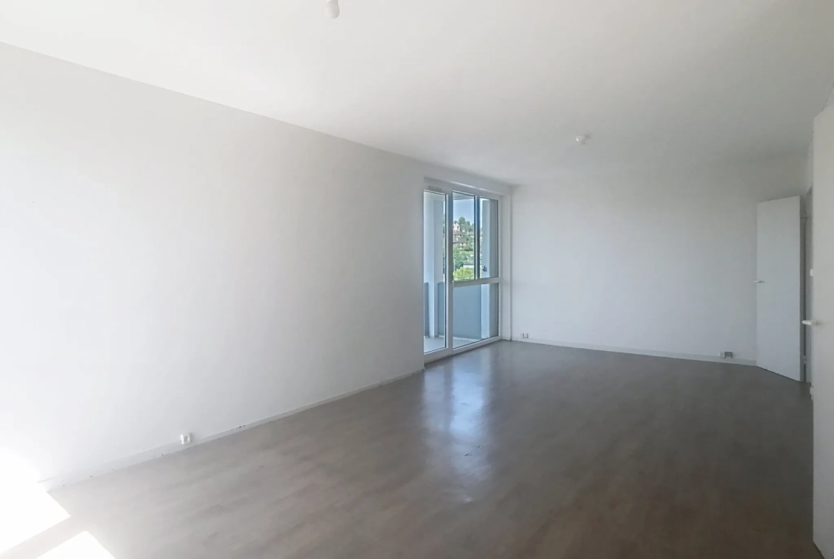 Appartement T5 lumineux avec vue Pyrénées à Mourenx – Charme et proximité 