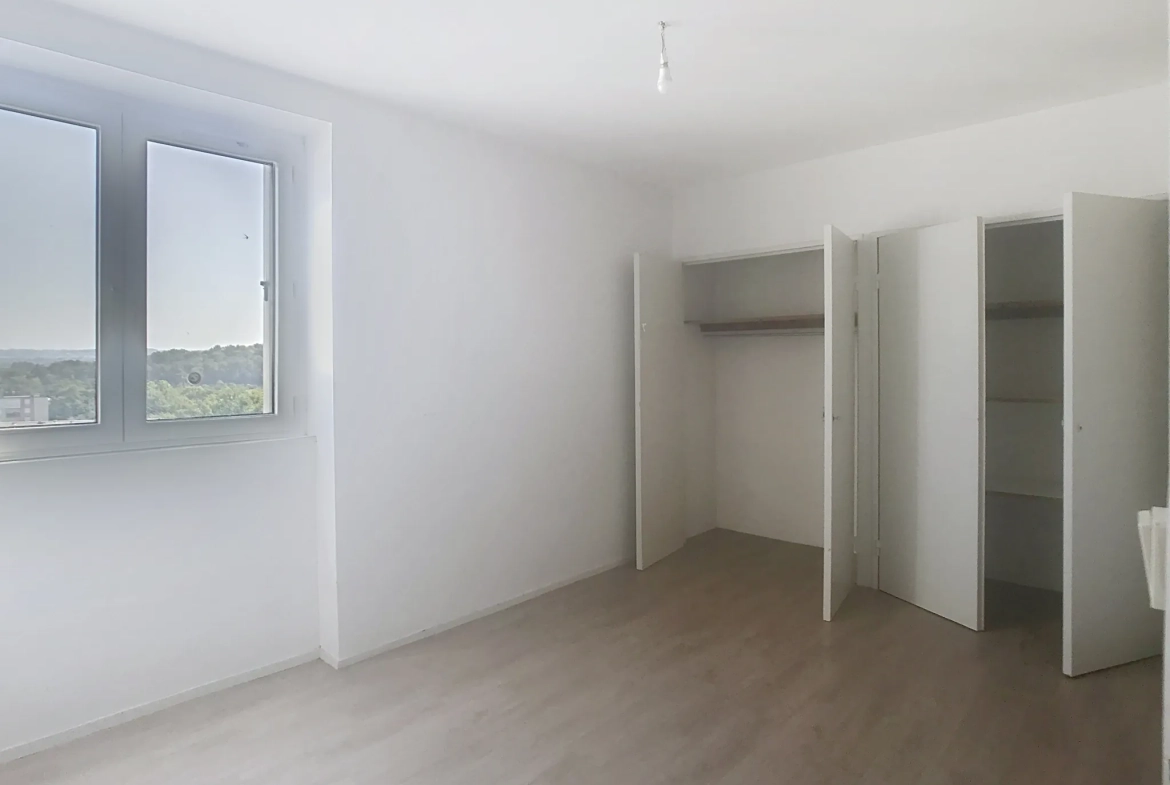 Appartement T5 lumineux avec vue Pyrénées à Mourenx – Charme et proximité 