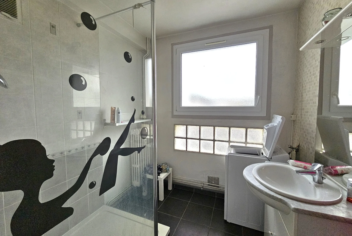Appartement T3 avec balcon et parking à Clermont-Ferrand – Cesseaux 