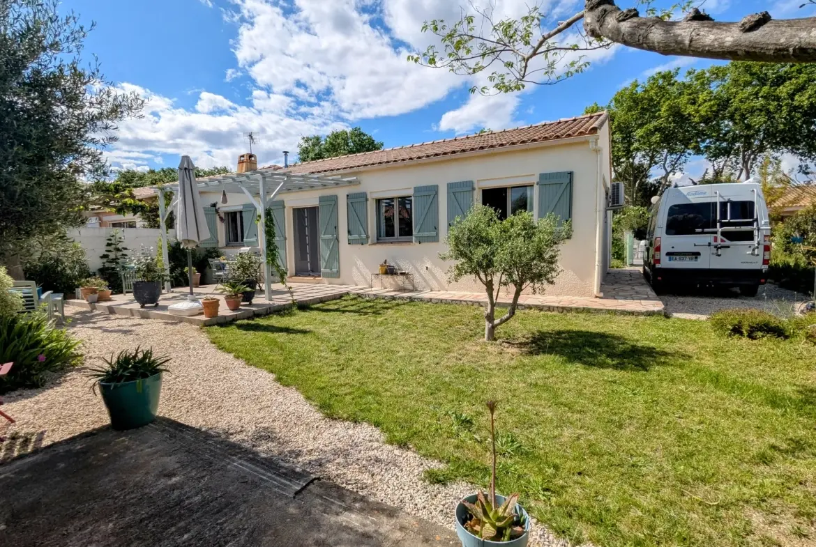 Villa de plain-pied à Ginestas avec jardin et stationnement multiple 
