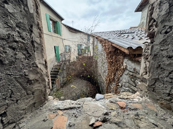 Maison de village à rénover à Tallard (05) – Opportunité d'investissement dans les Hautes-Alpes