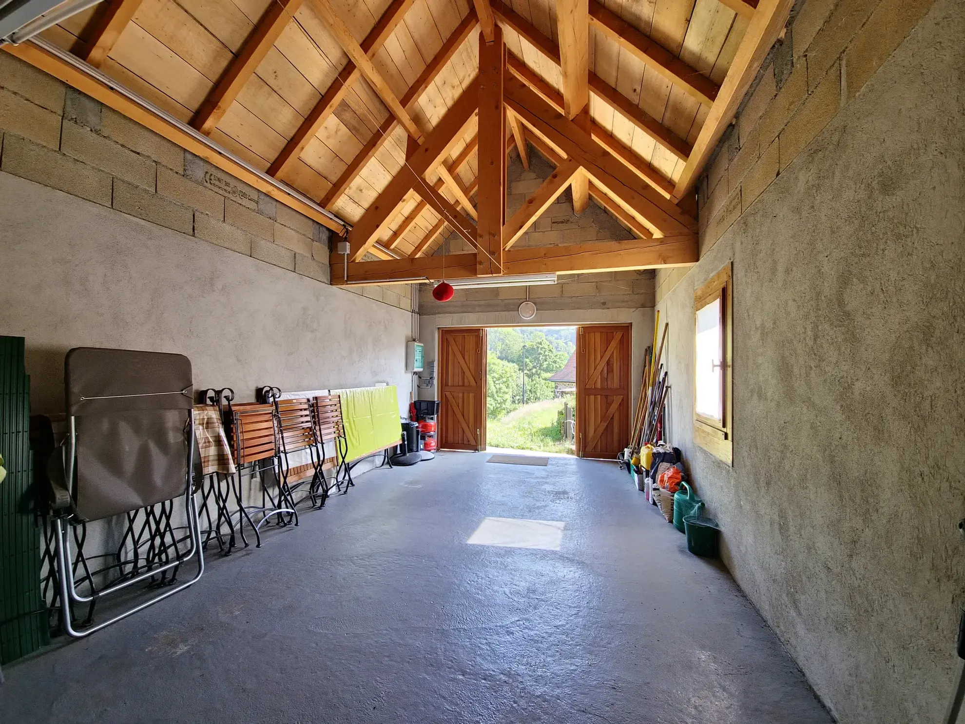 Maison en pierre avec dépendance et vue sur la vallée à St Cirgues de Jordanne 