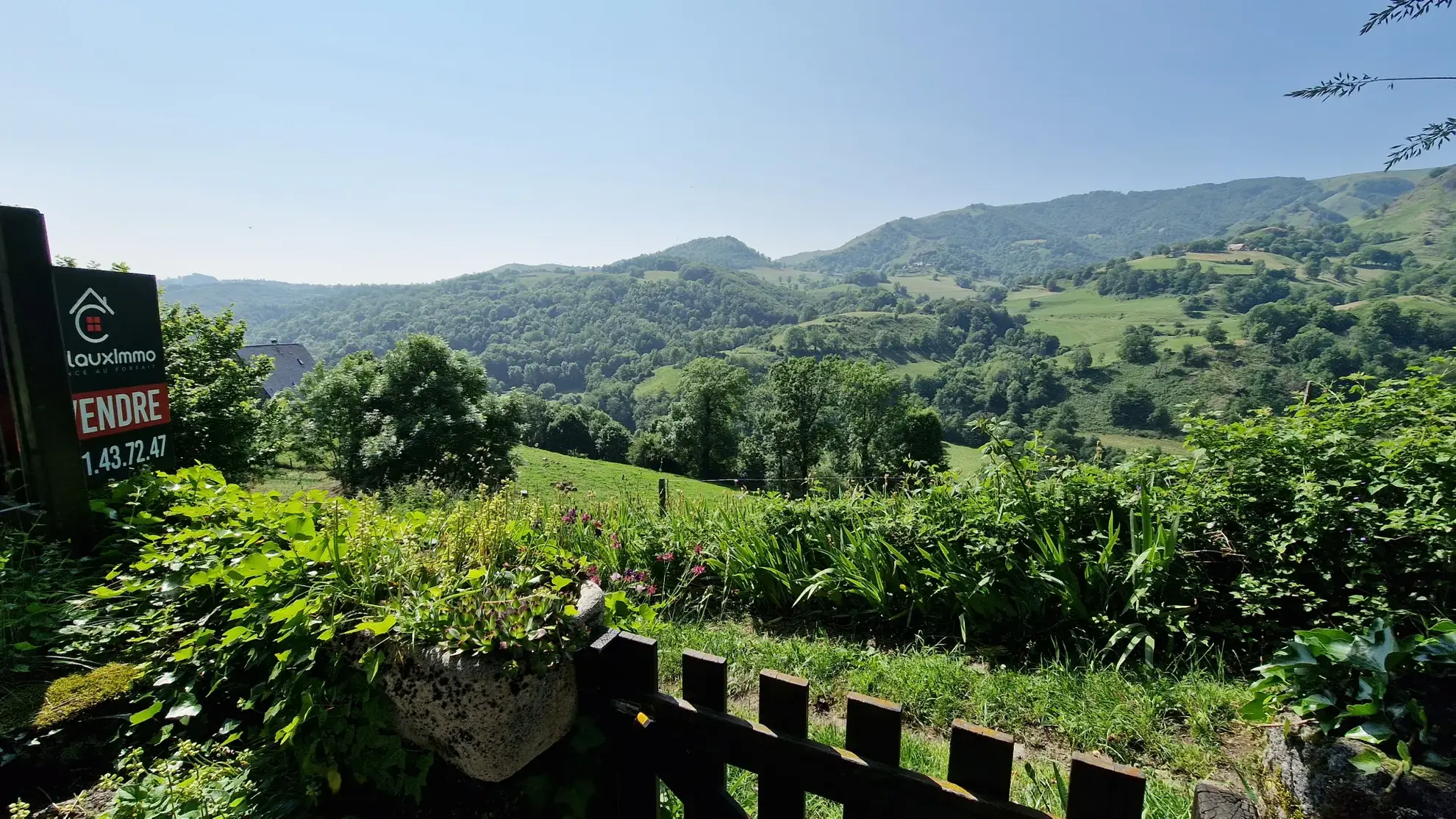 Maison en pierre avec dépendance et vue sur la vallée à St Cirgues de Jordanne 