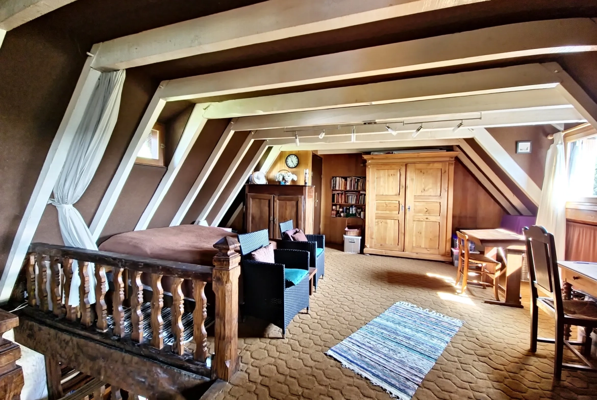 Maison en pierre avec dépendance et vue sur la vallée à St Cirgues de Jordanne 