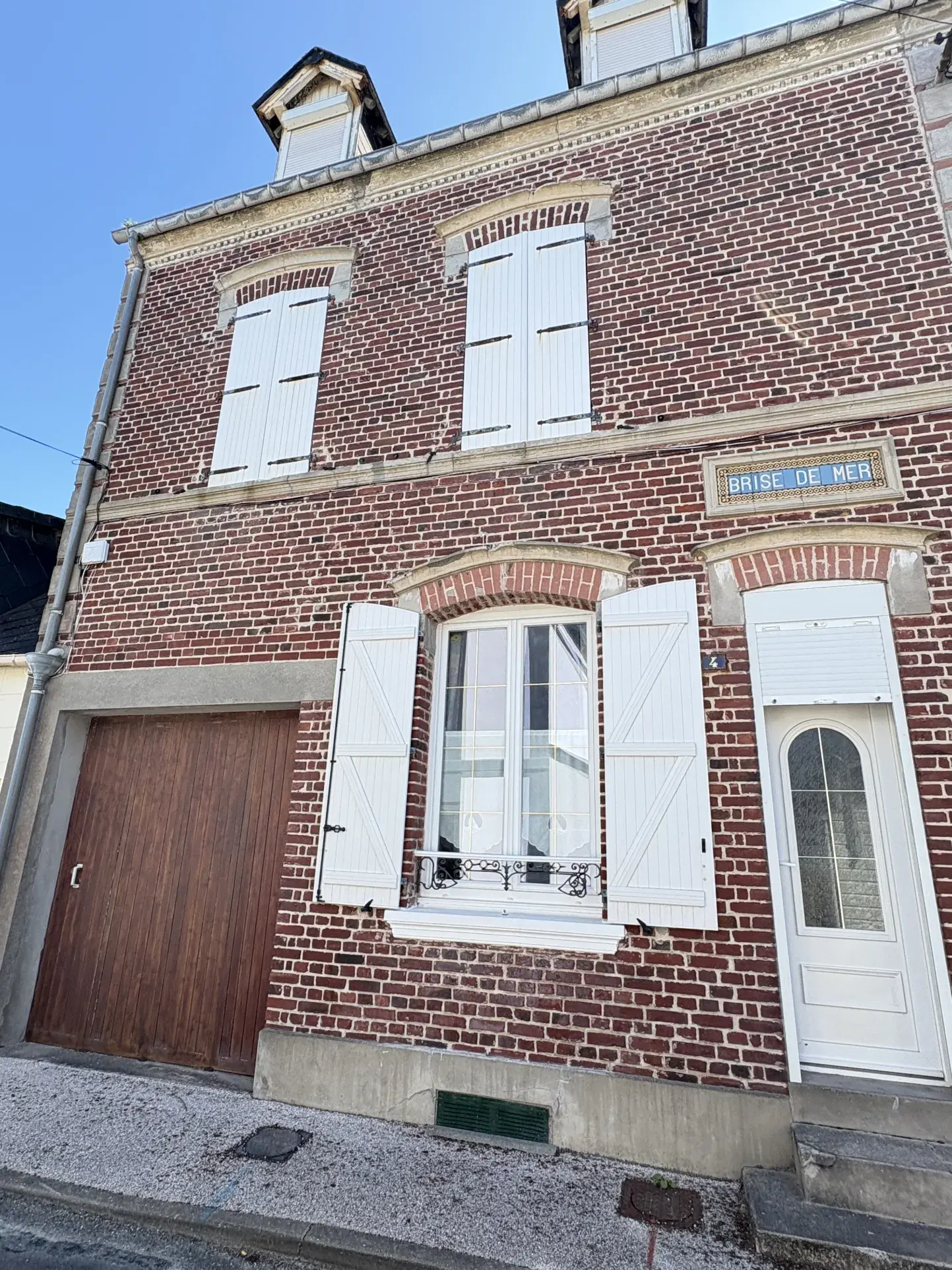 Maison lumineuse avec cour ensoleillée à Cayeux-sur-Mer - 4 chambres, garage et potentiel 