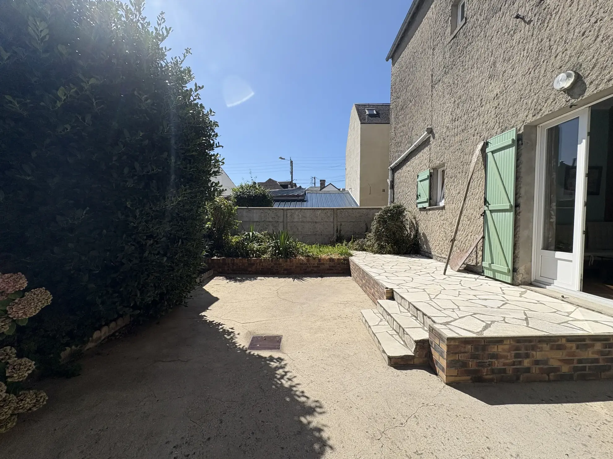 Maison lumineuse avec cour ensoleillée à Cayeux-sur-Mer - 4 chambres, garage et potentiel 