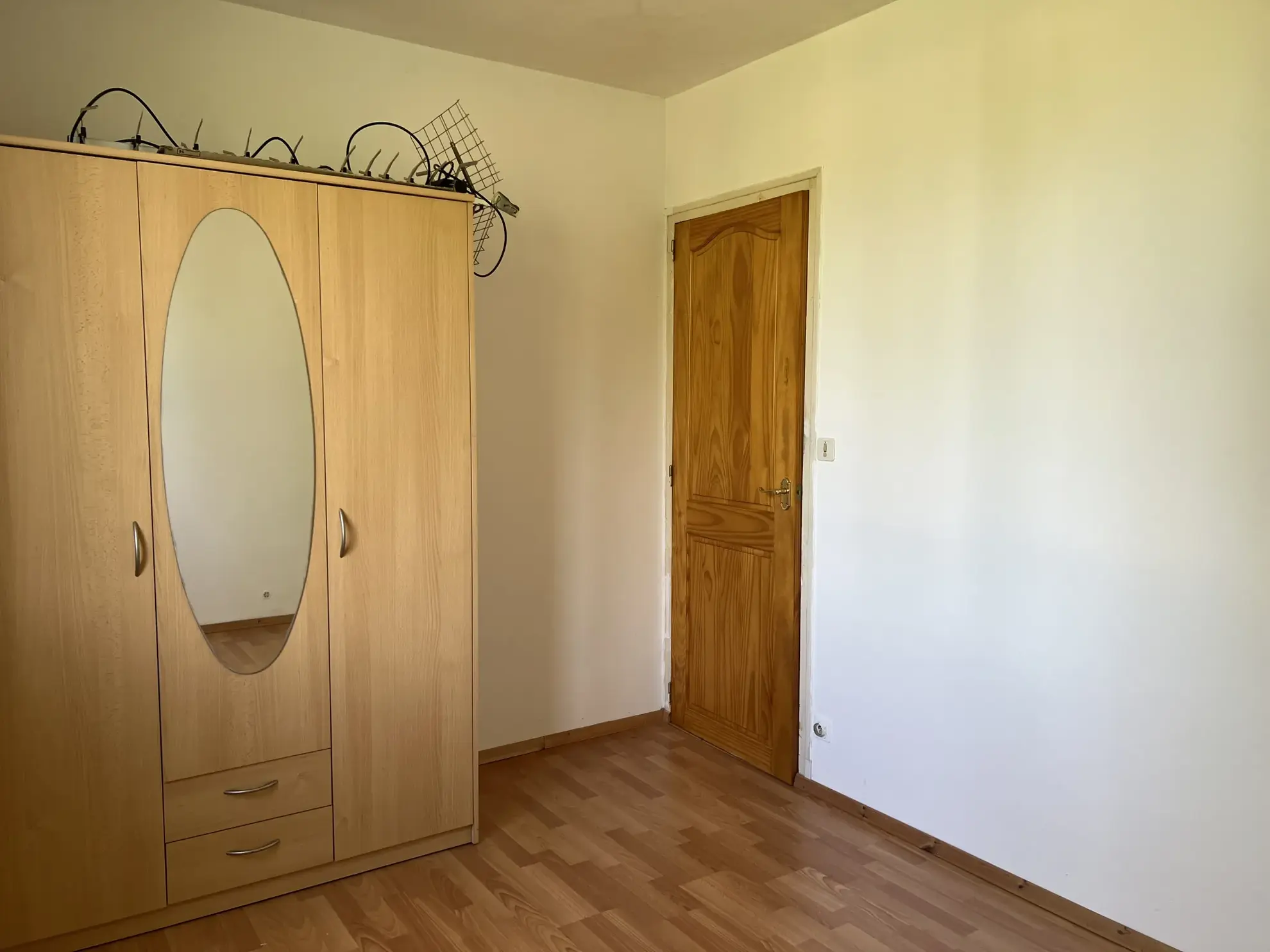 Maison de plain-pied à rénover à Saint Laurent de la Salle sur 1475 m² 