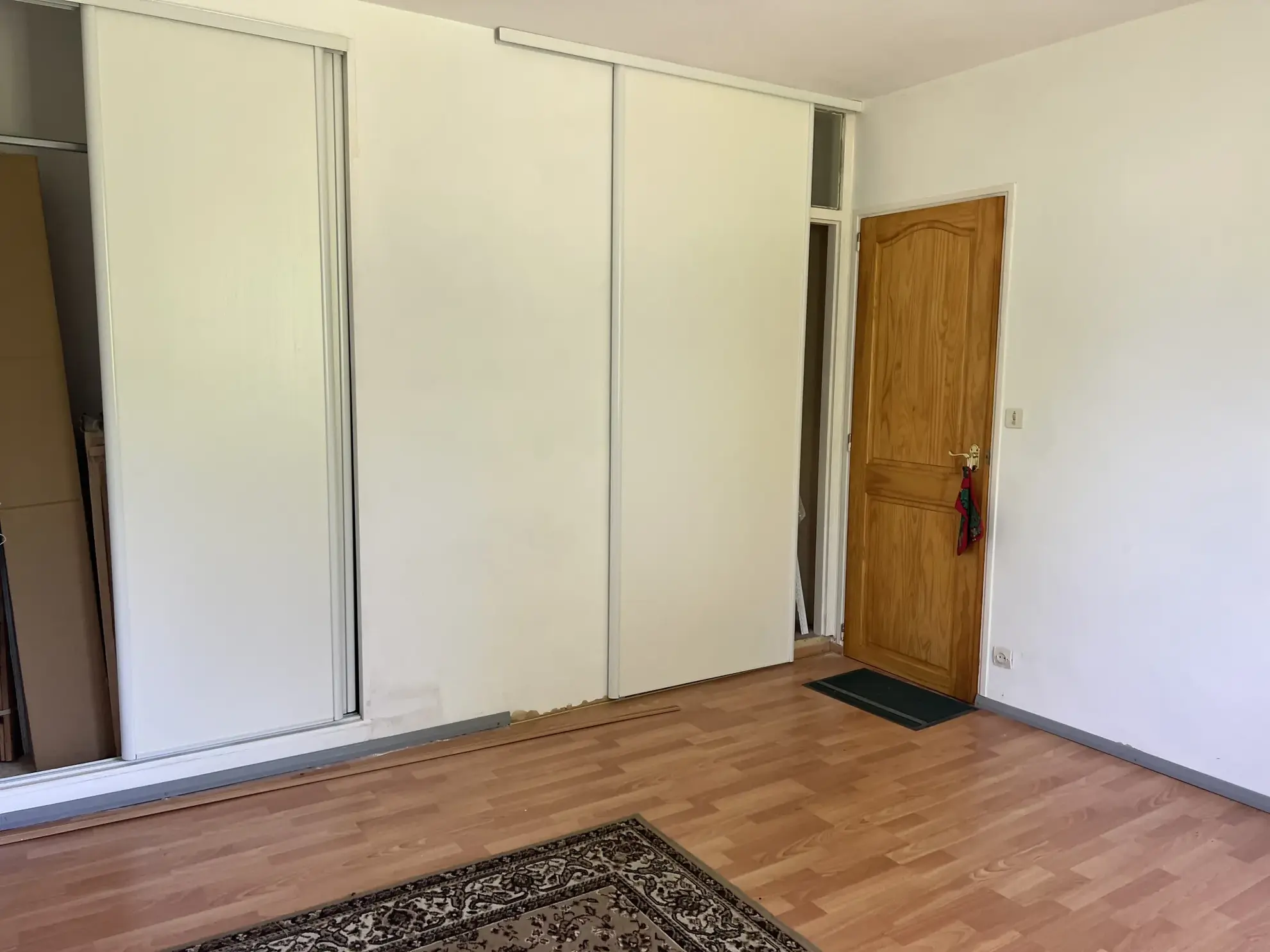 Maison de plain-pied à rénover à Saint Laurent de la Salle sur 1475 m² 