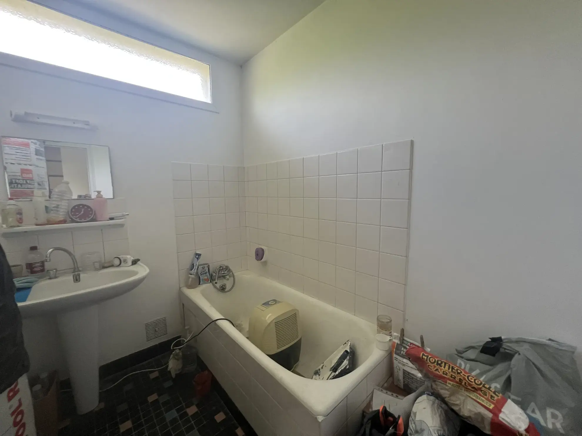 Maison de plain-pied à rénover à Saint Laurent de la Salle sur 1475 m² 