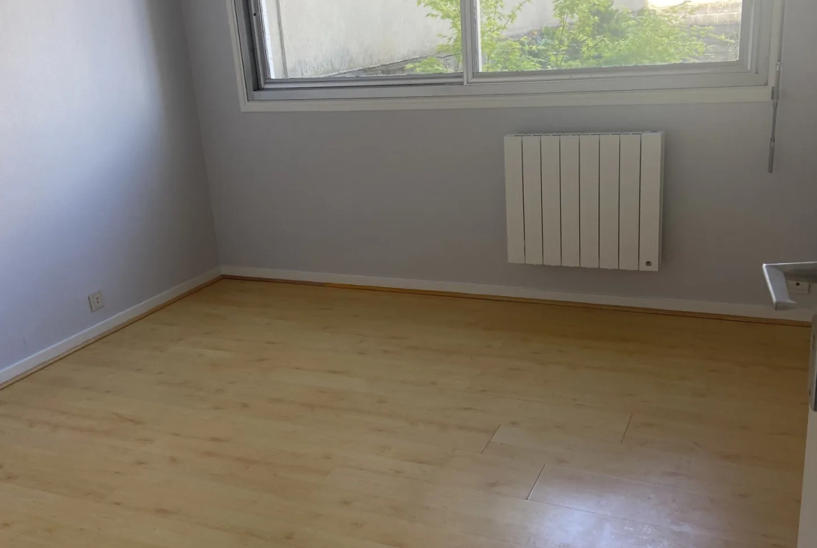 Appartement T2 de 60 m² avec terrasse, cave et garage à Vierzon 