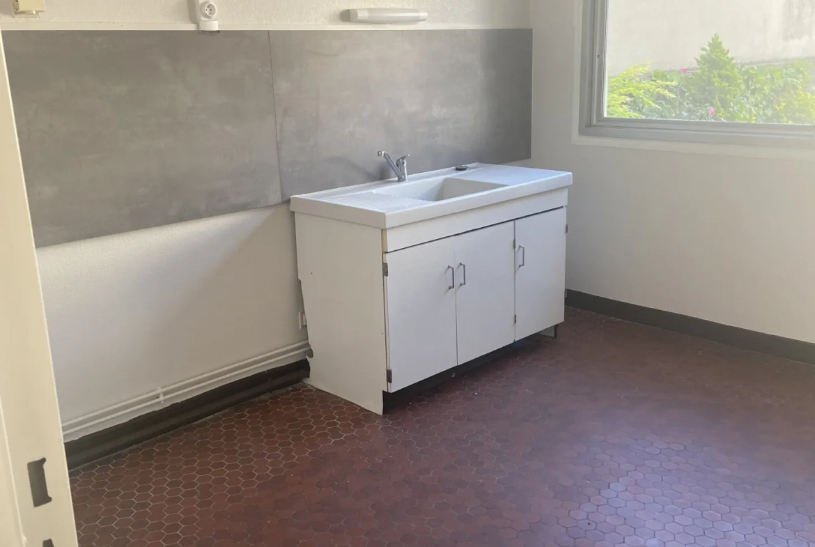 Appartement T2 de 60 m² avec terrasse, cave et garage à Vierzon 