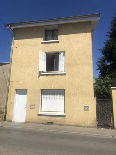 Maison de ville à vendre à Le Péage-de-Roussillon – Investissement locatif rentable 