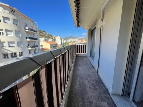 Appartement T2 à Nice Pasteur avec balcons, idéal investissement ou premier achat