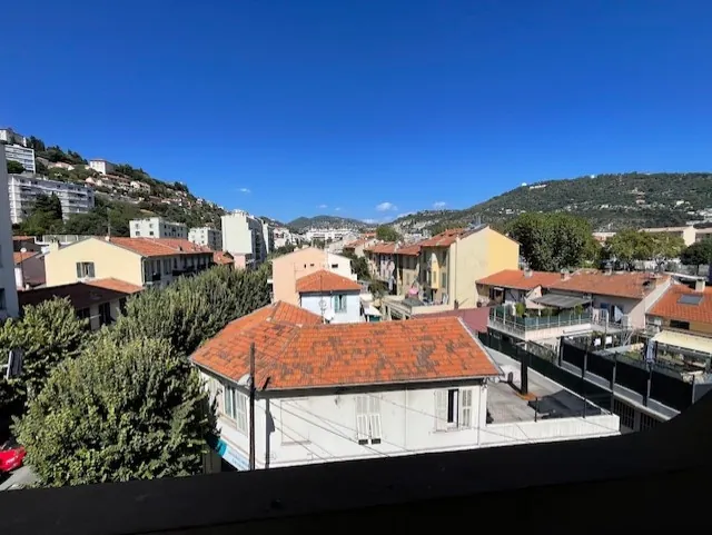 Appartement T2 à Nice Pasteur avec balcons, idéal investissement ou premier achat 