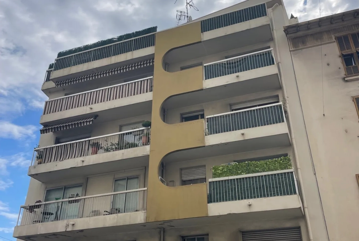 Appartement T2 à Nice Pasteur avec balcons, idéal investissement ou premier achat 
