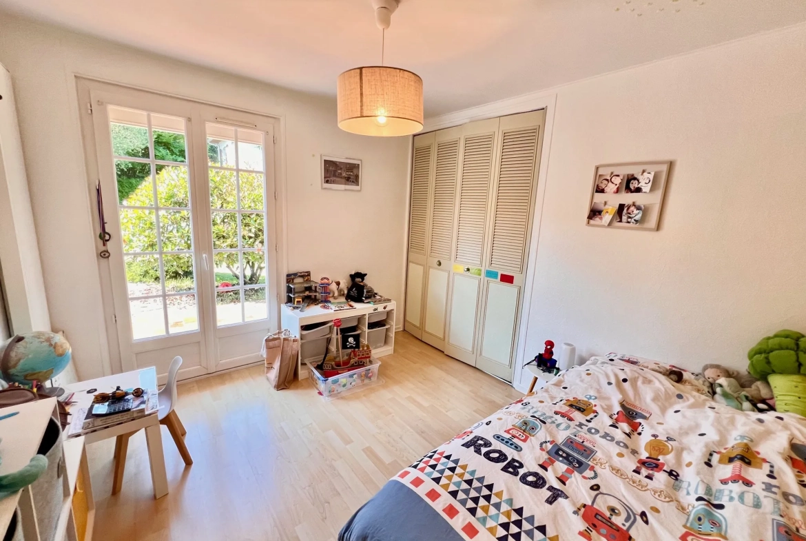 Magnifique maison de plain-pied à Tarbes avec grand jardin et équipements modernes 