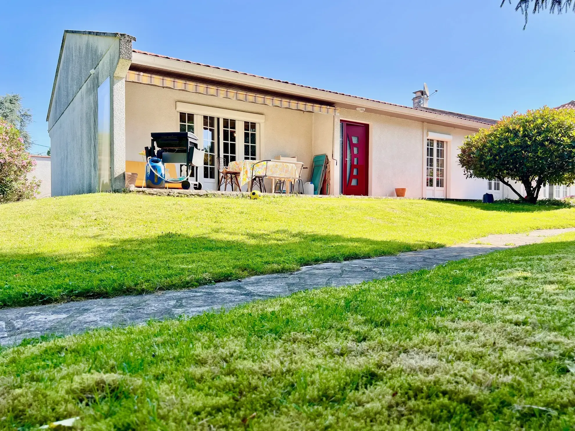 Magnifique maison de plain-pied à Tarbes avec grand jardin et équipements modernes 
