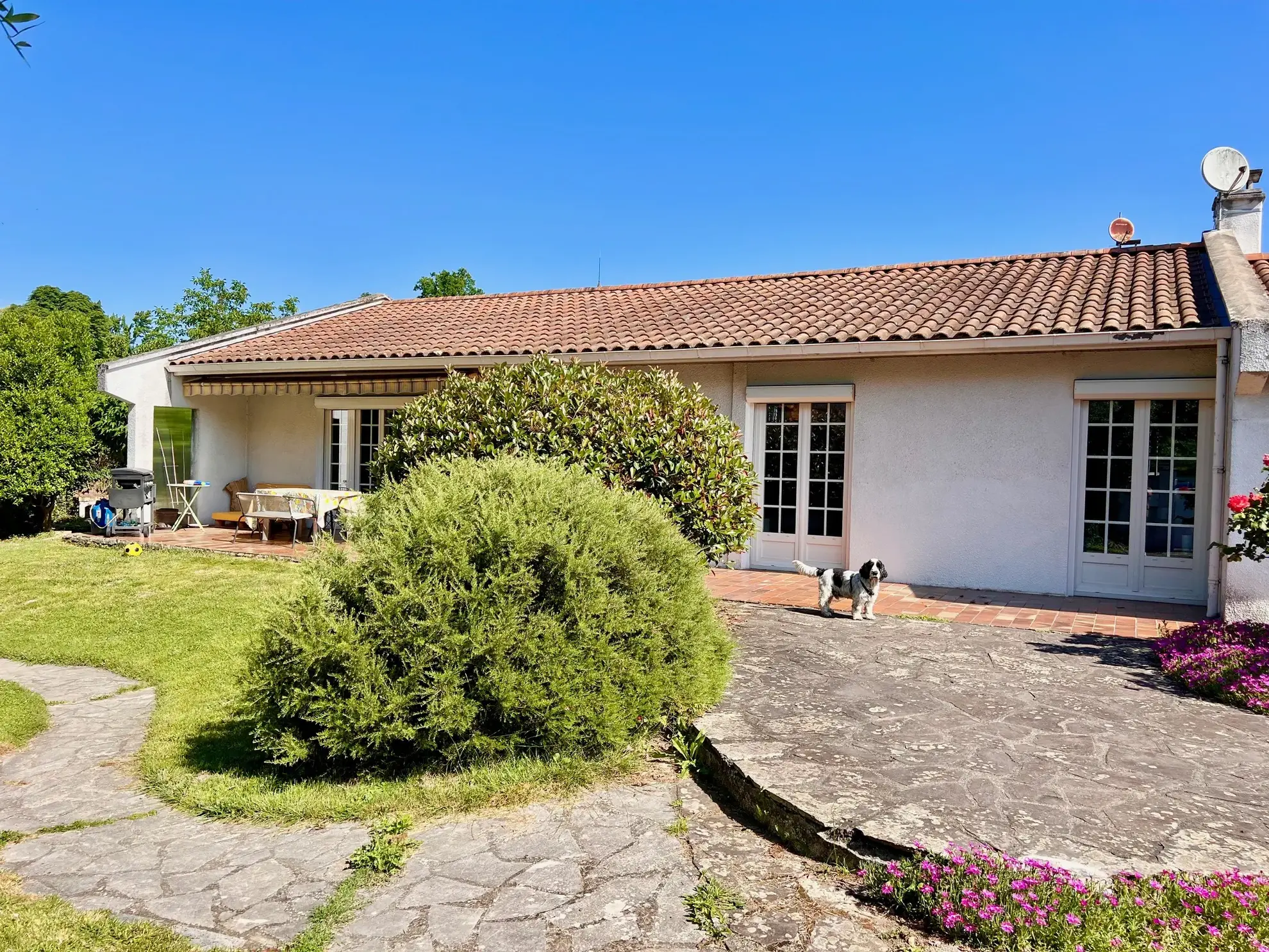 Magnifique maison de plain-pied à Tarbes avec grand jardin et équipements modernes 