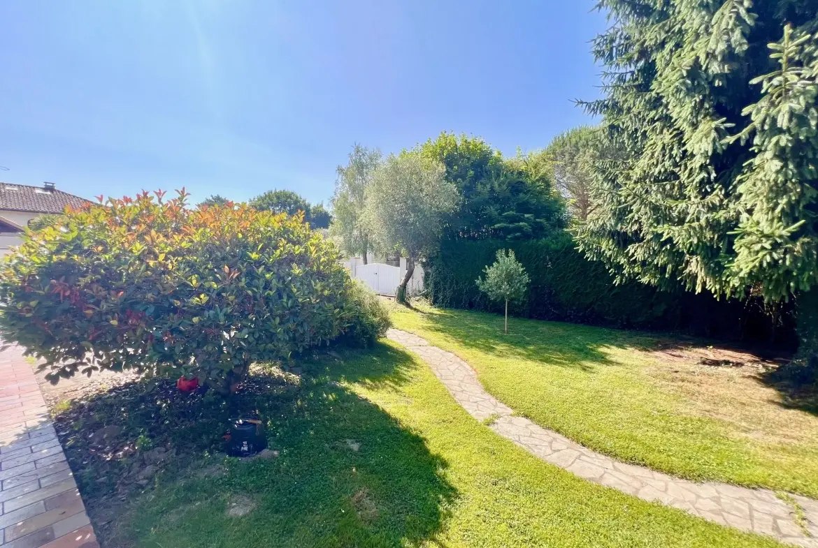 Magnifique maison de plain-pied à Tarbes avec grand jardin et équipements modernes 