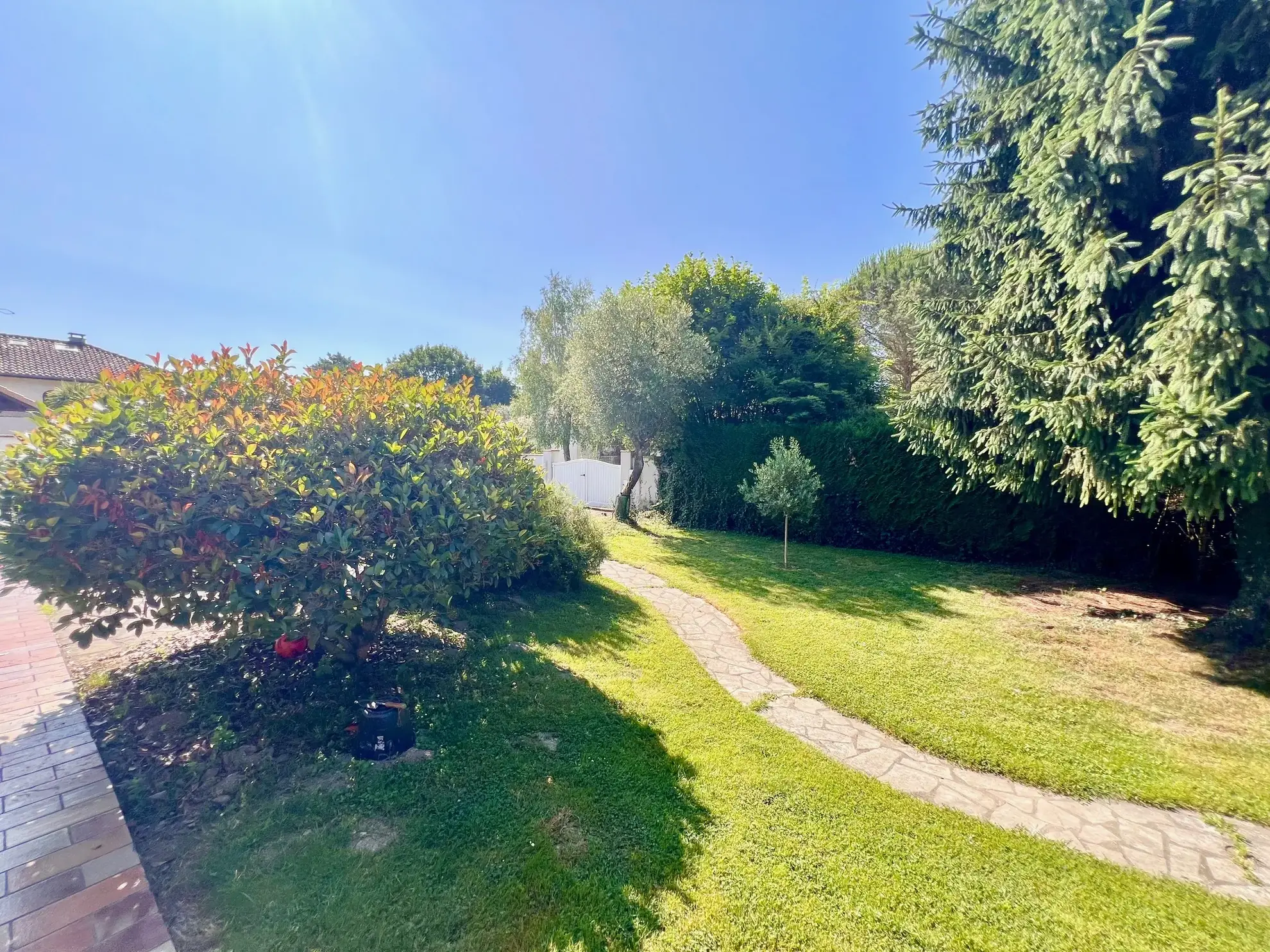 Magnifique maison de plain-pied à Tarbes avec grand jardin et équipements modernes 