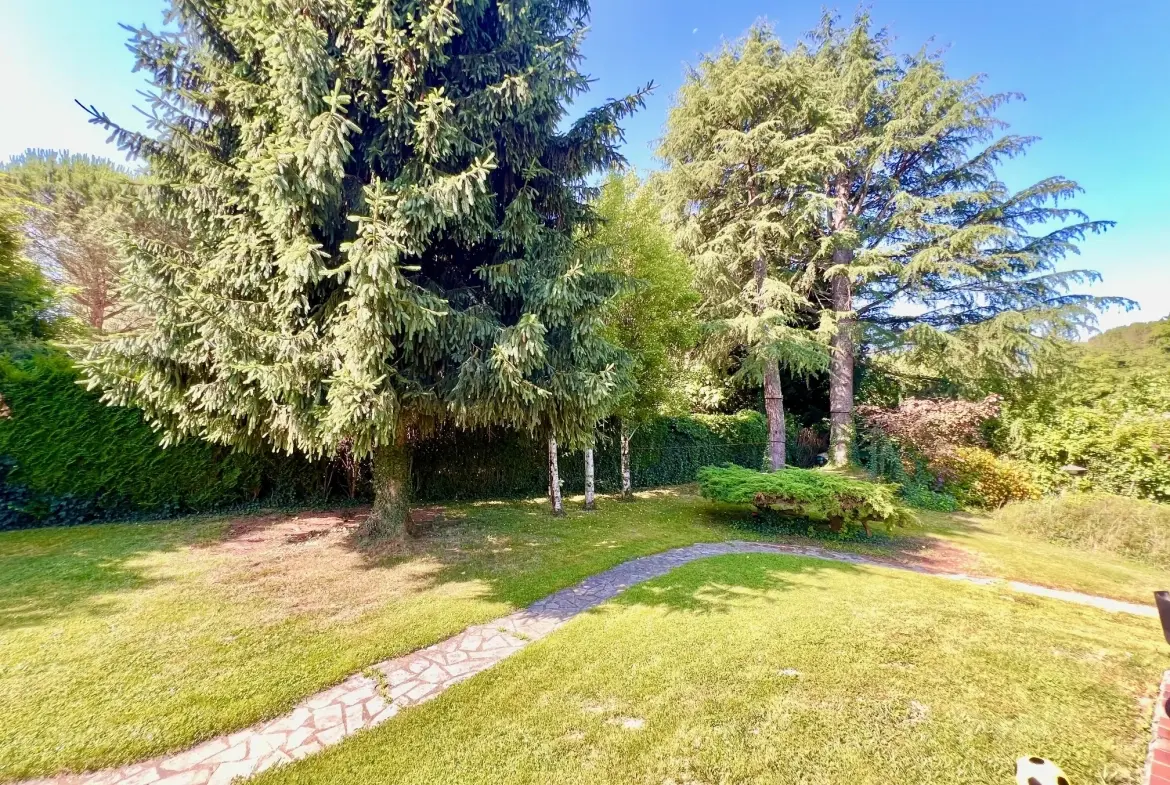 Magnifique maison de plain-pied à Tarbes avec grand jardin et équipements modernes 