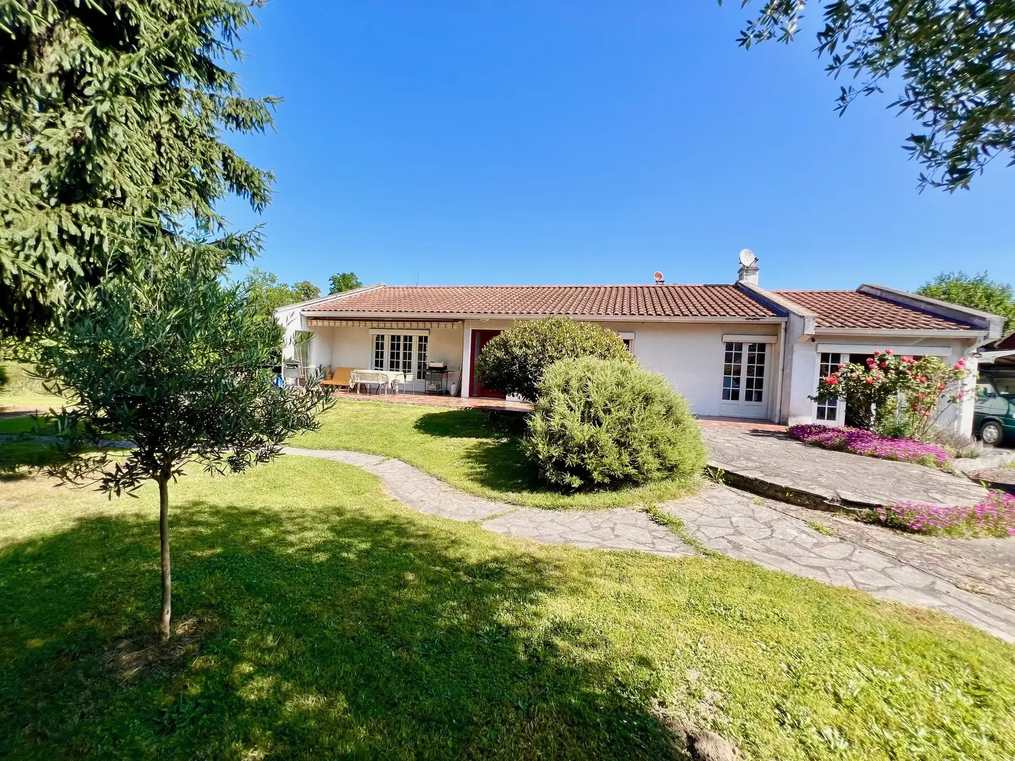 Magnifique maison de plain-pied à Tarbes avec grand jardin et équipements modernes 