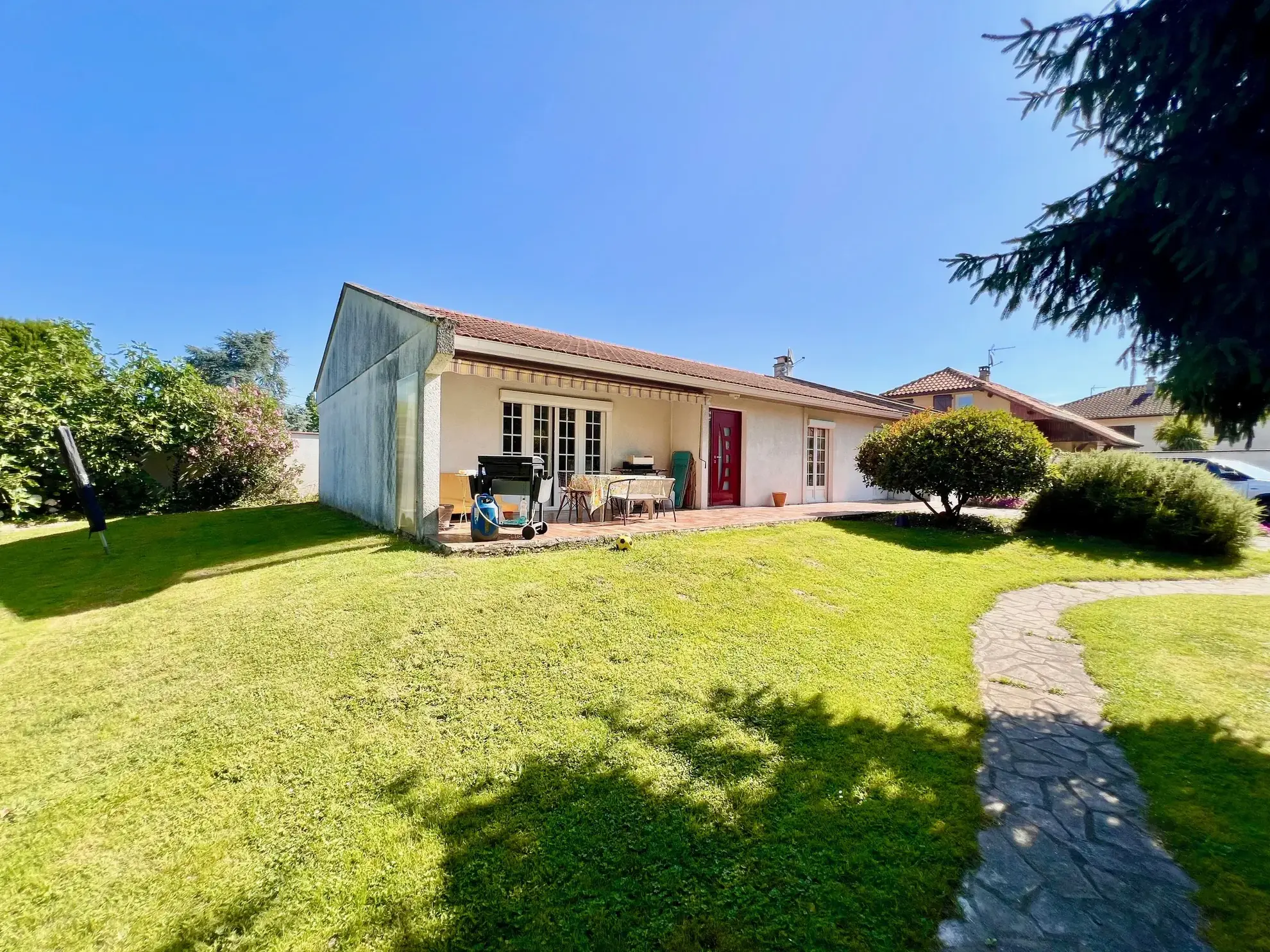 Magnifique maison de plain-pied à Tarbes avec grand jardin et équipements modernes 