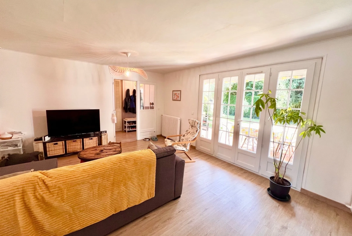 Magnifique maison de plain-pied à Tarbes avec grand jardin et équipements modernes 