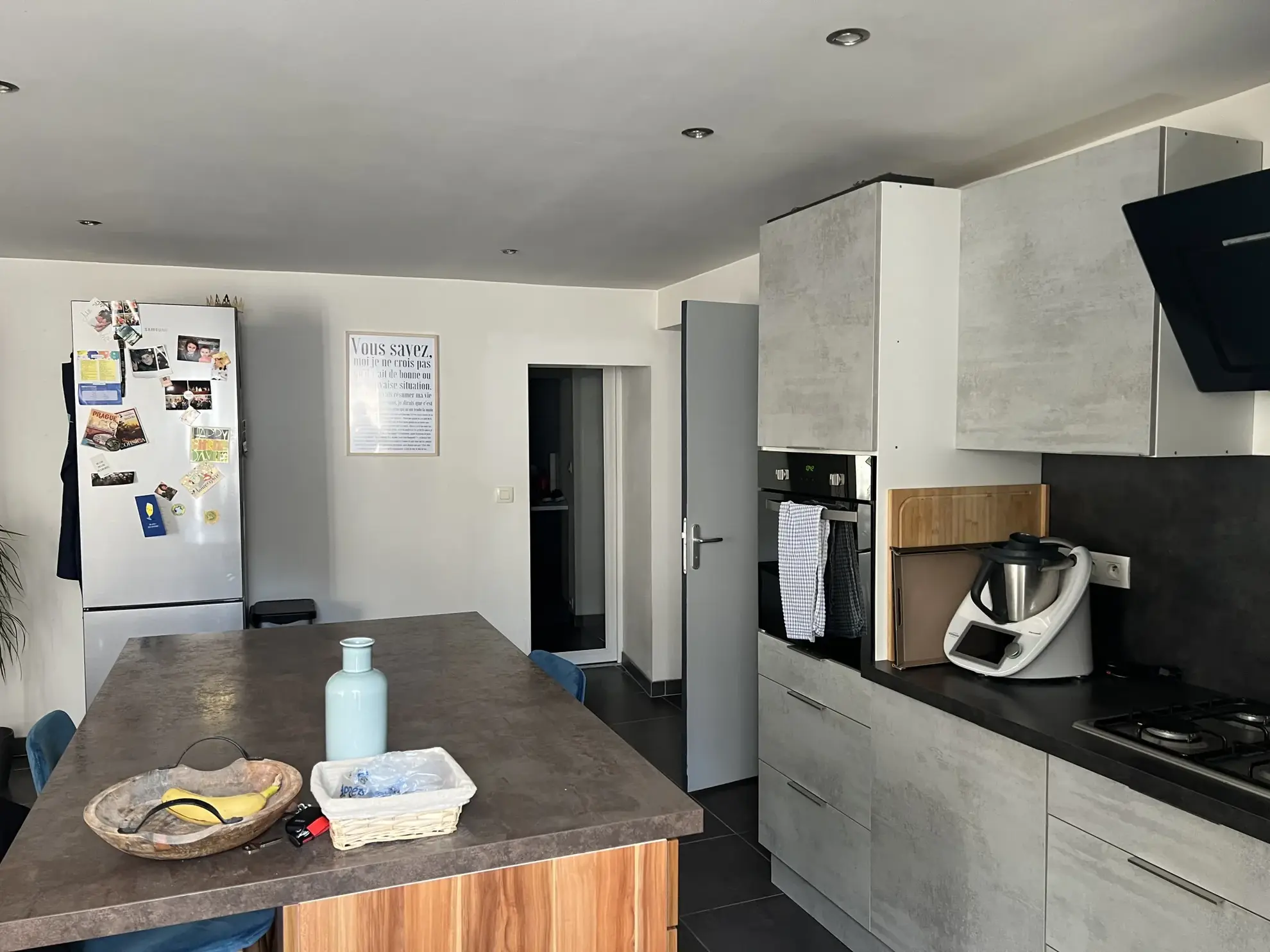 Charmante maison de ville rénovée à Saint-Jean-d’Hermine avec grande terrasse et potentiel d’extension 