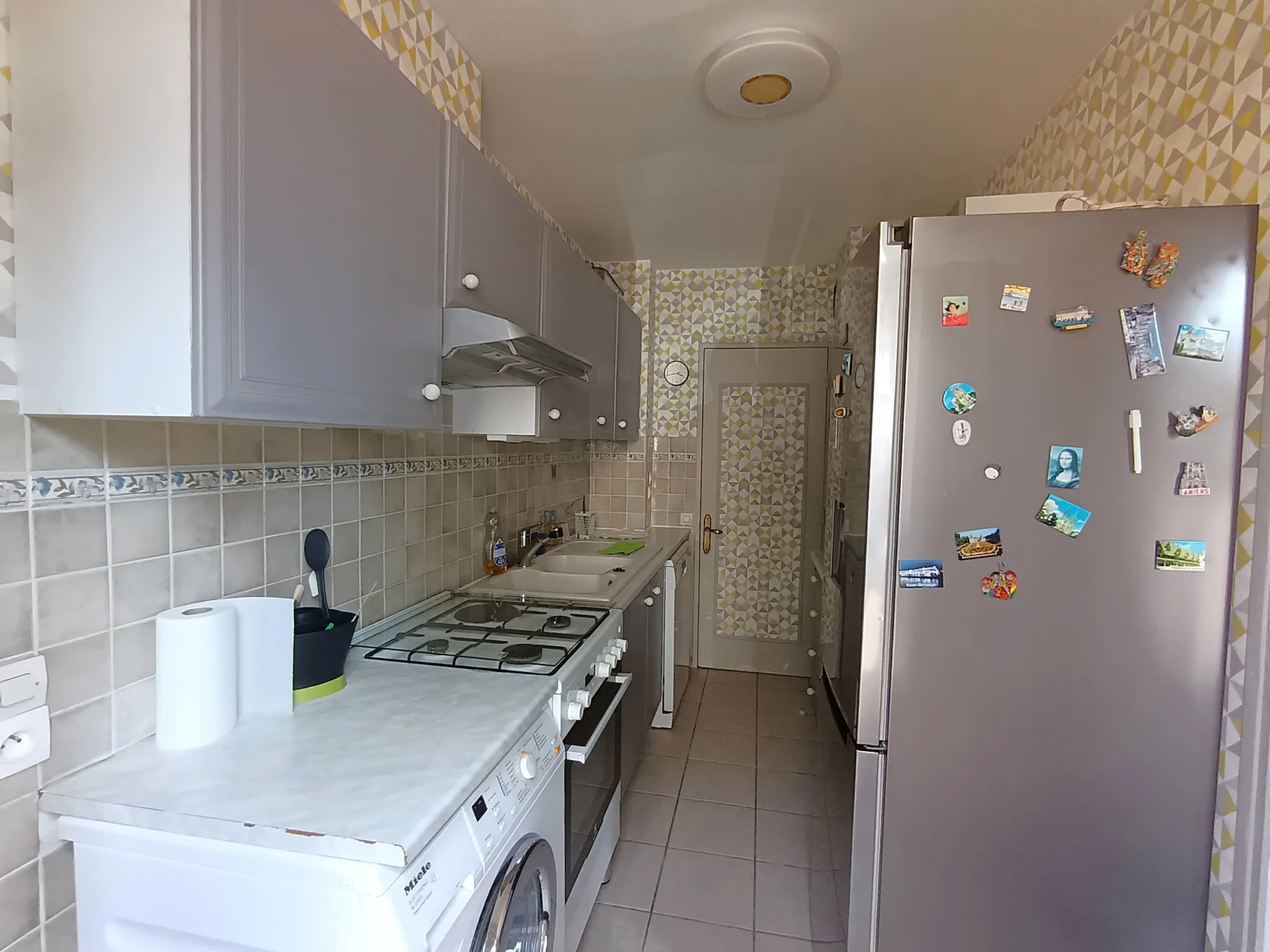 Bel appartement 3 pièces au rez-de-chaussée avec parking sécurisé à Douai 