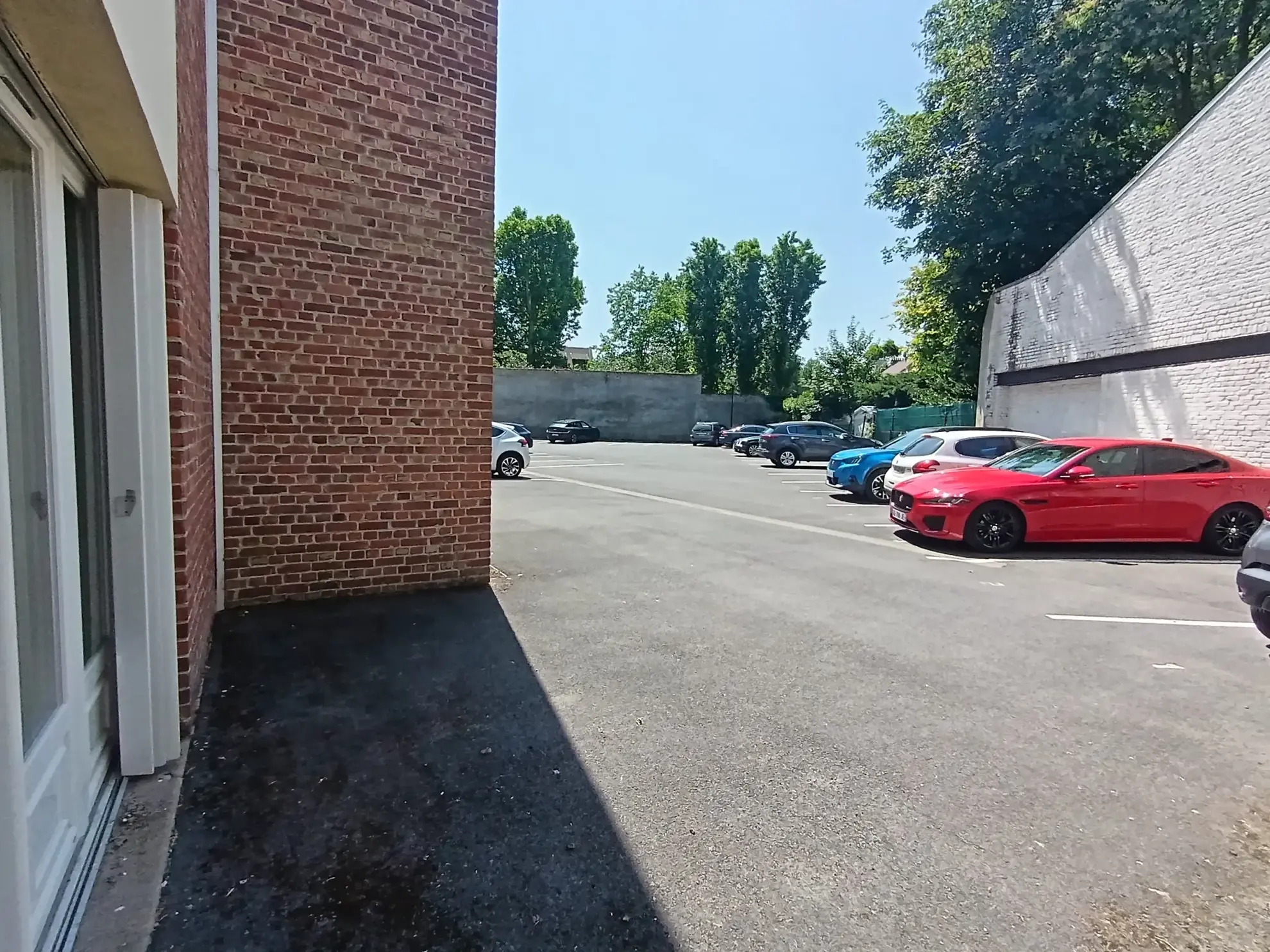 Bel appartement 3 pièces au rez-de-chaussée avec parking sécurisé à Douai 