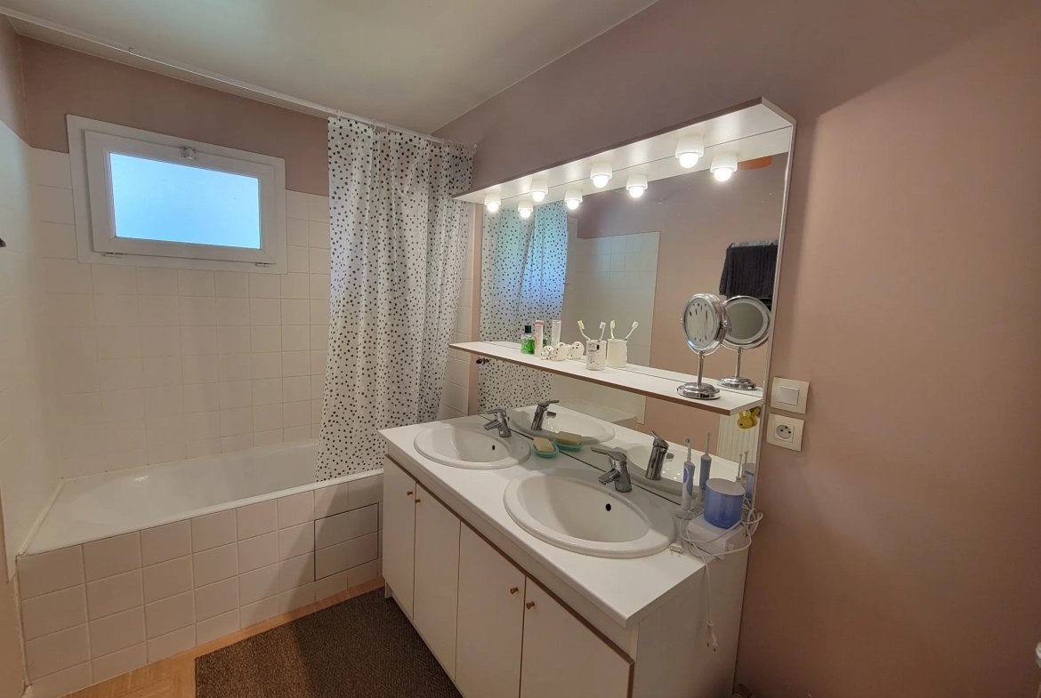 Appartement de 98m² avec terrasse et garages à Clermont-Ferrand 