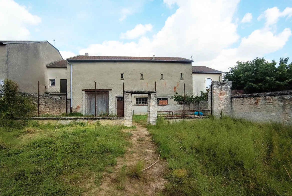 Maison individuelle de caractère avec dépendances à Longuyon - 125 m² 