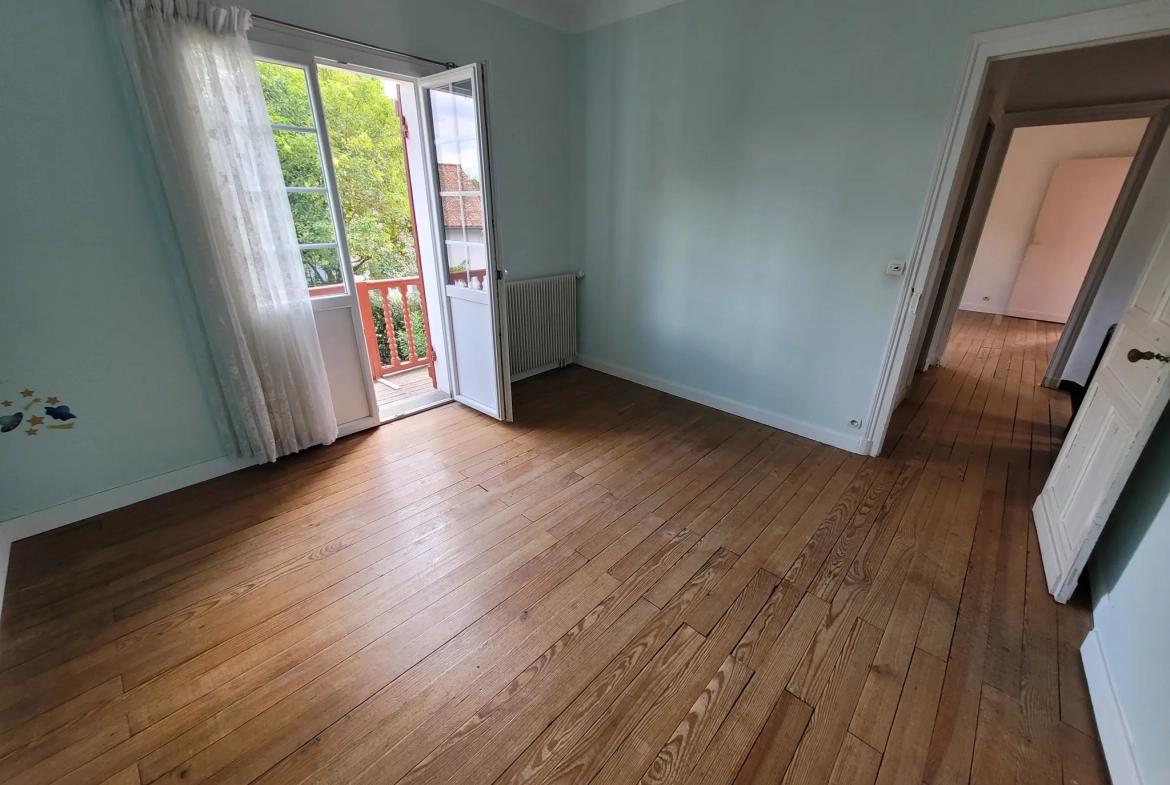 Maison basque familiale de 157 m² à Marmande avec terrain clos et garage 