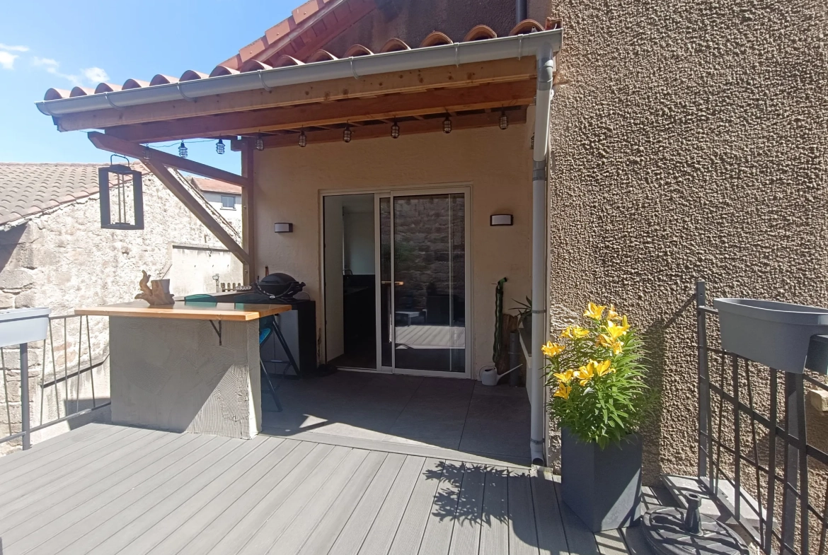 Maison de village avec grande terrasse à Saint Didier en Velay, 177 m² 